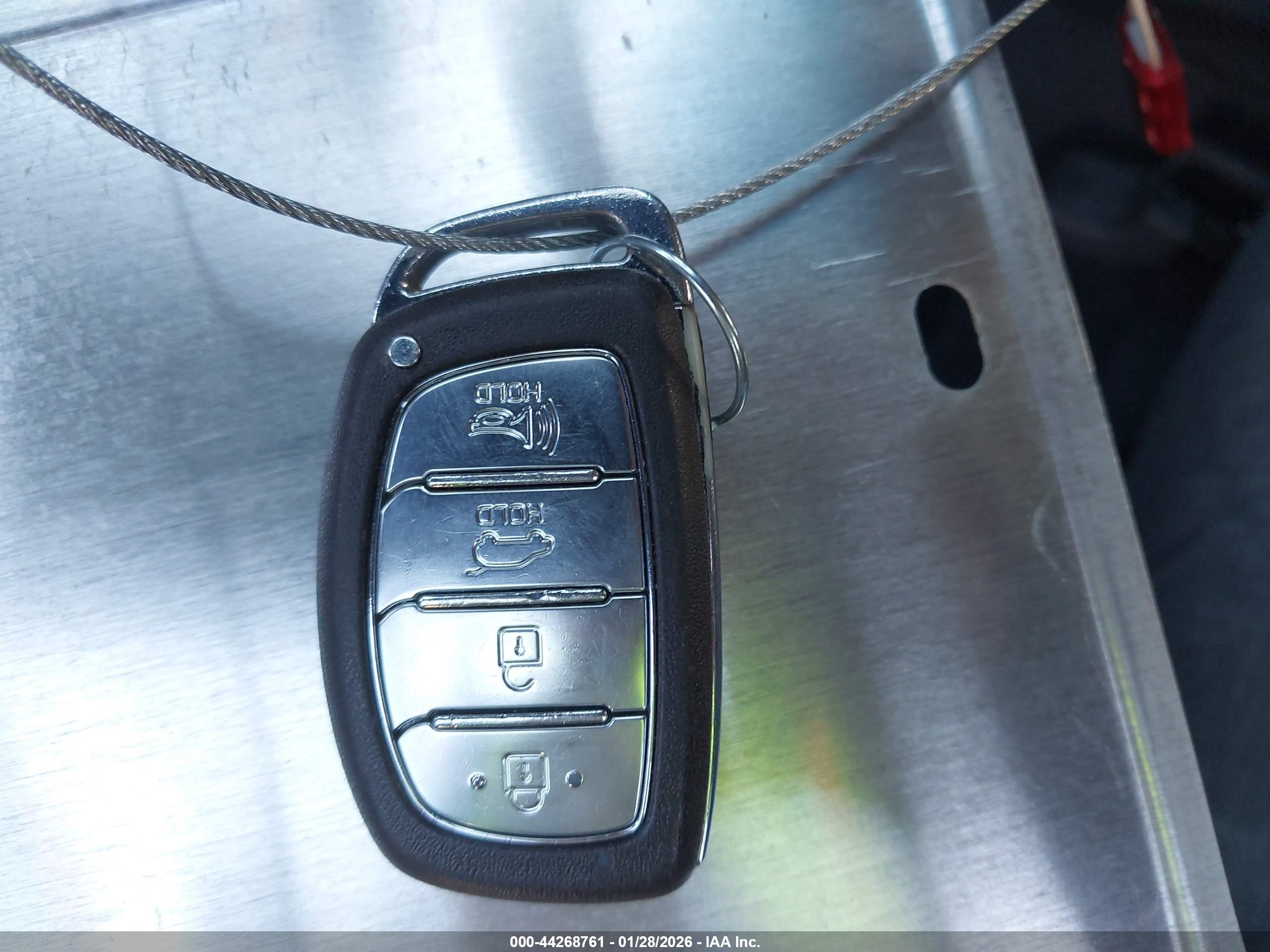 HYUNDAI TUCSON image 11