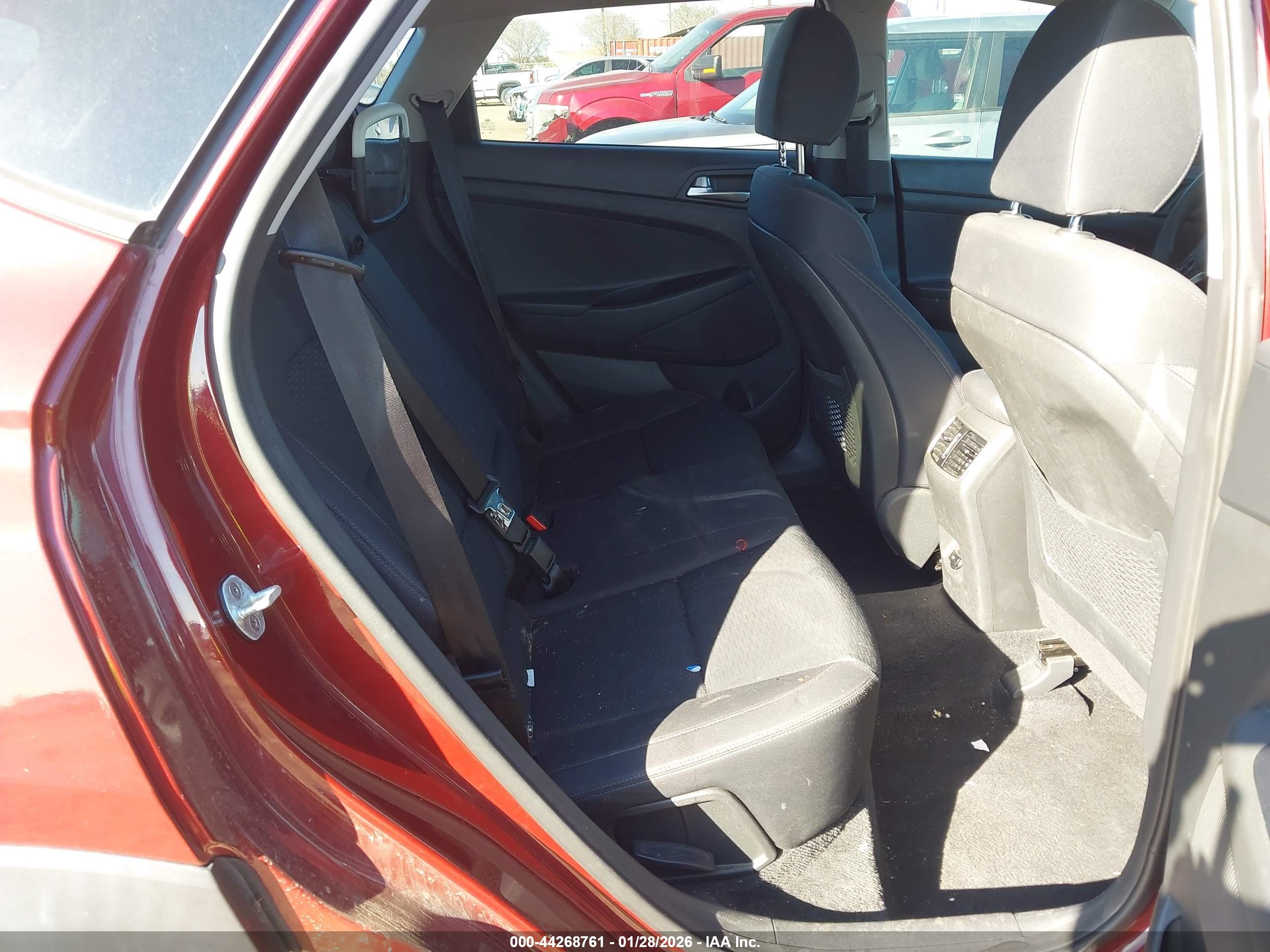 HYUNDAI TUCSON image 8