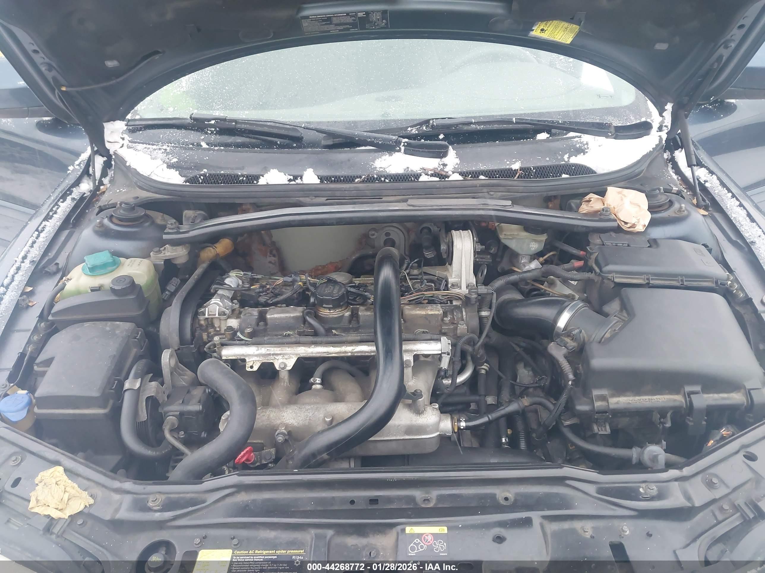 VOLVO XC70 image 10
