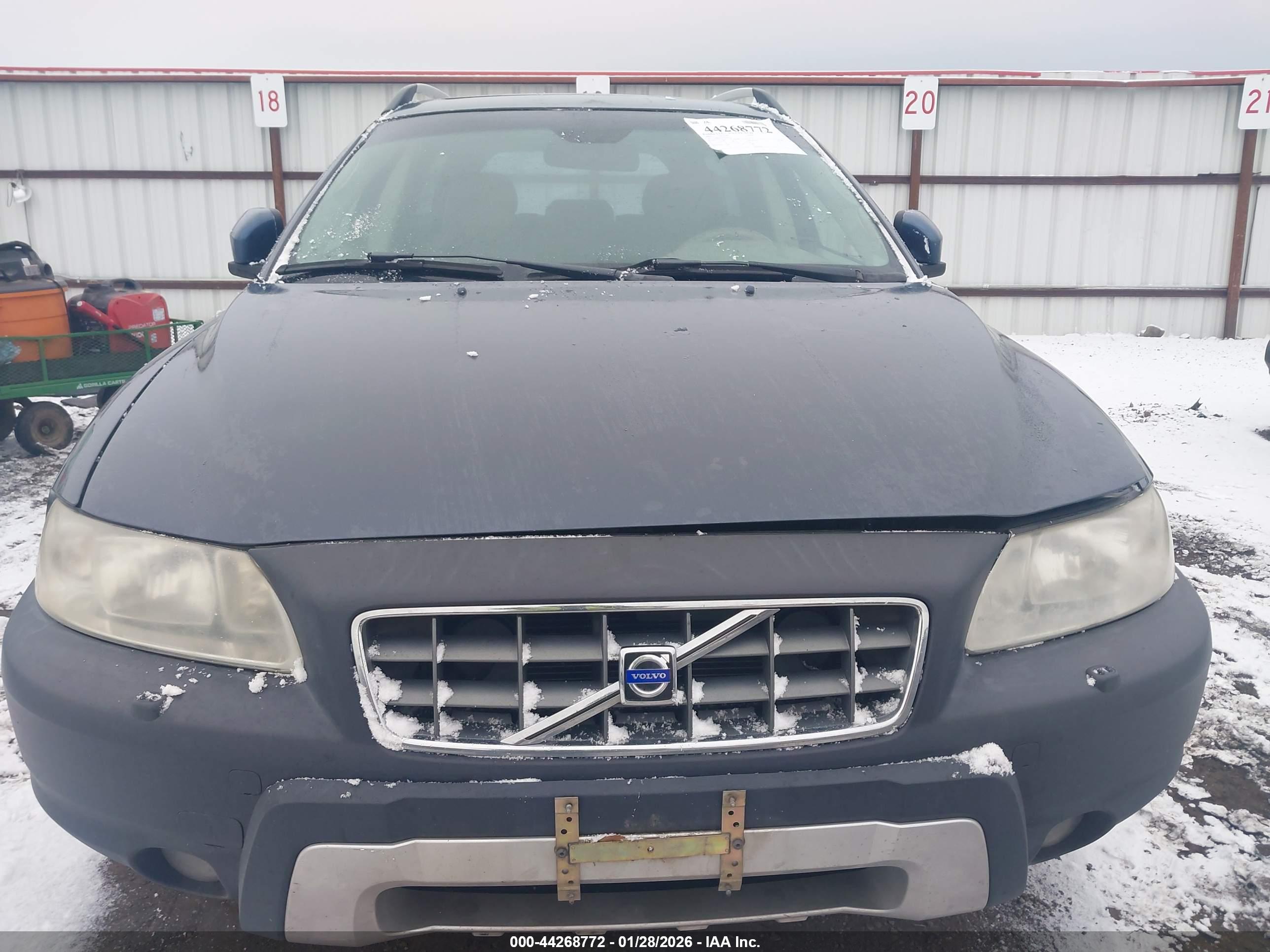 VOLVO XC70 image 6