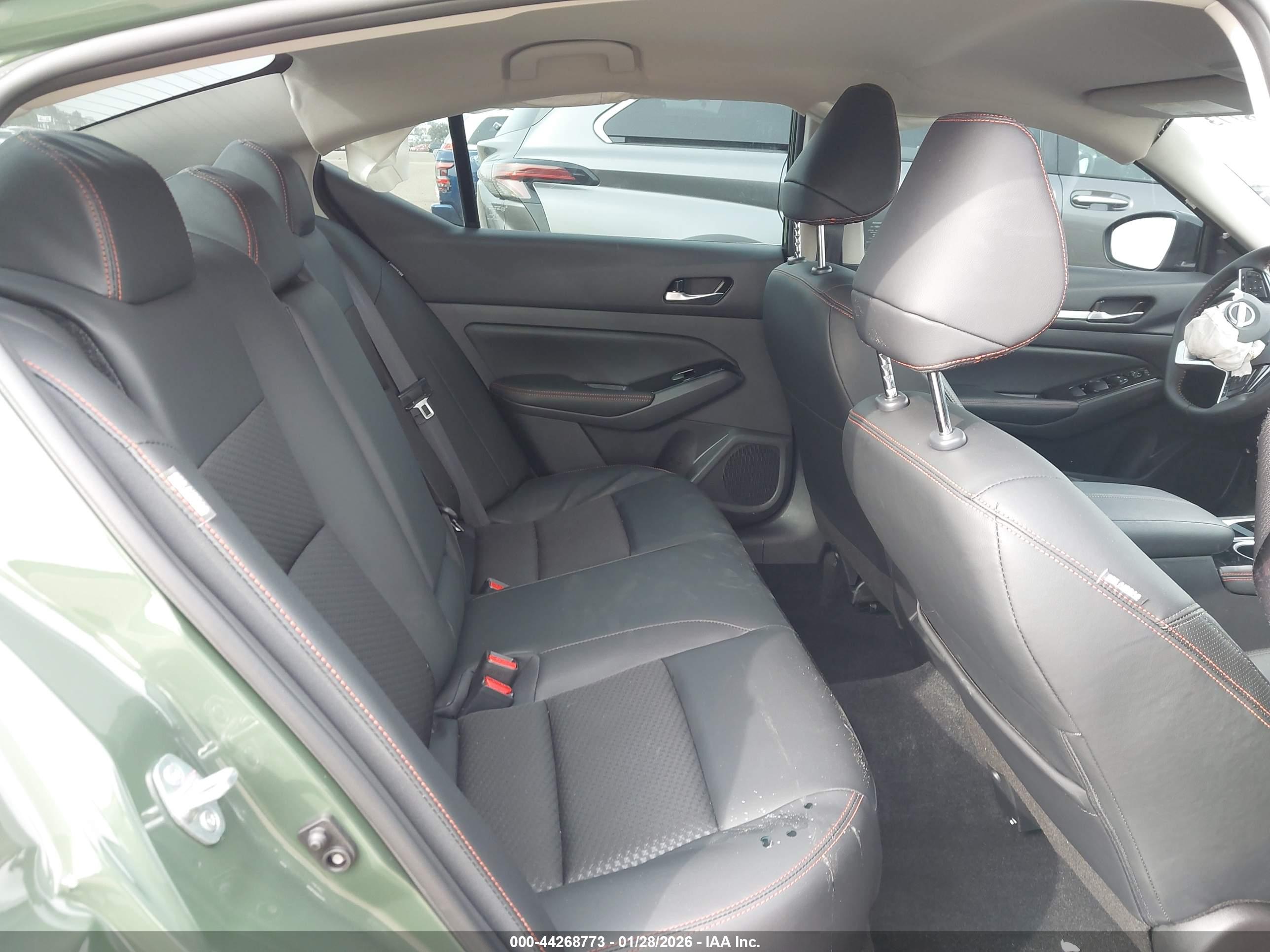 NISSAN ALTIMA image 8