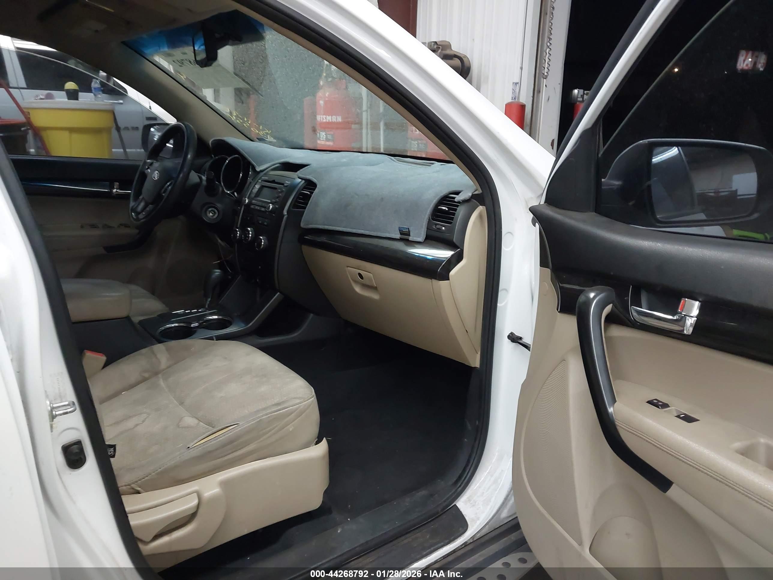 KIA SORENTO image 5