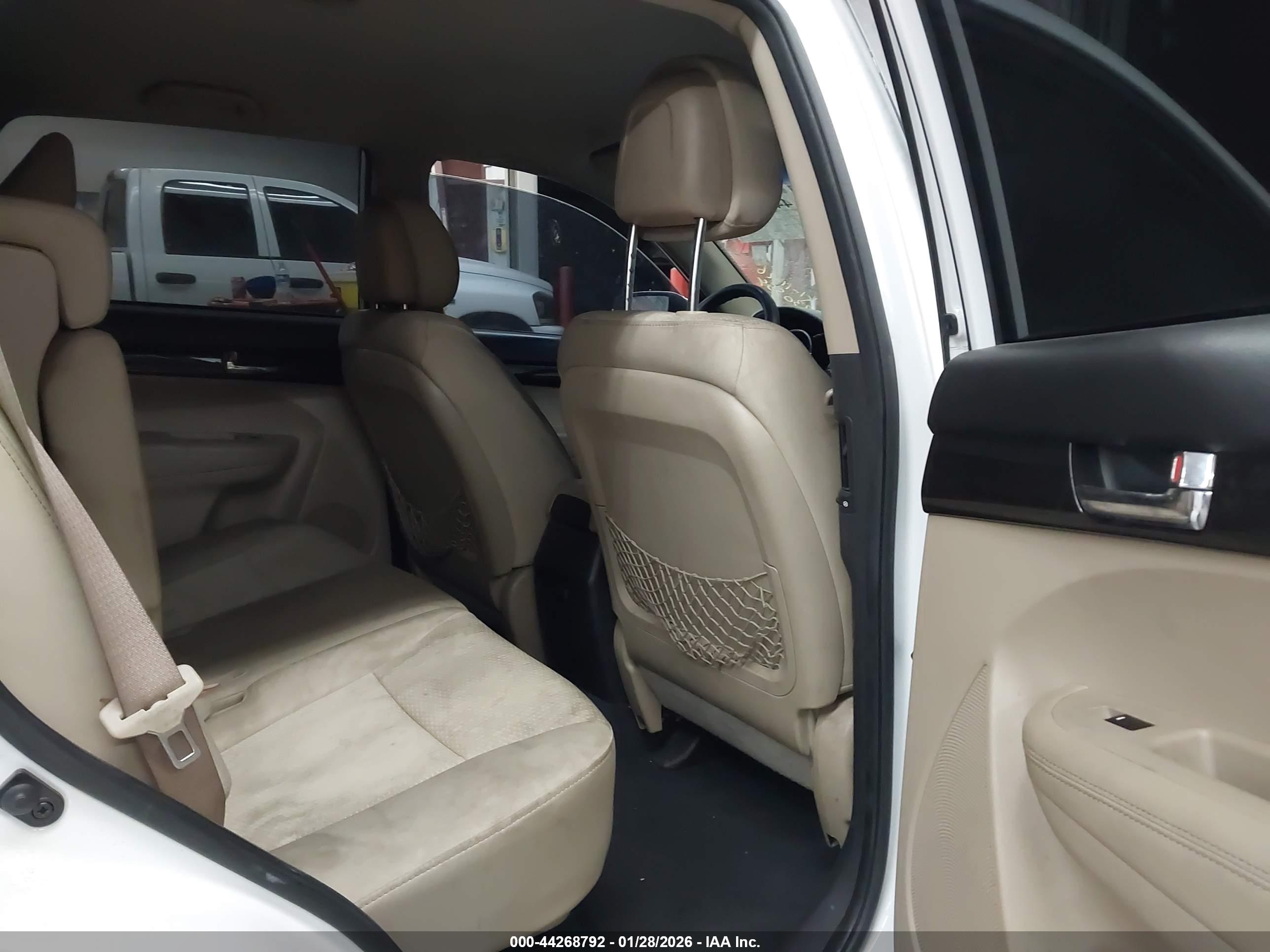 KIA SORENTO image 8