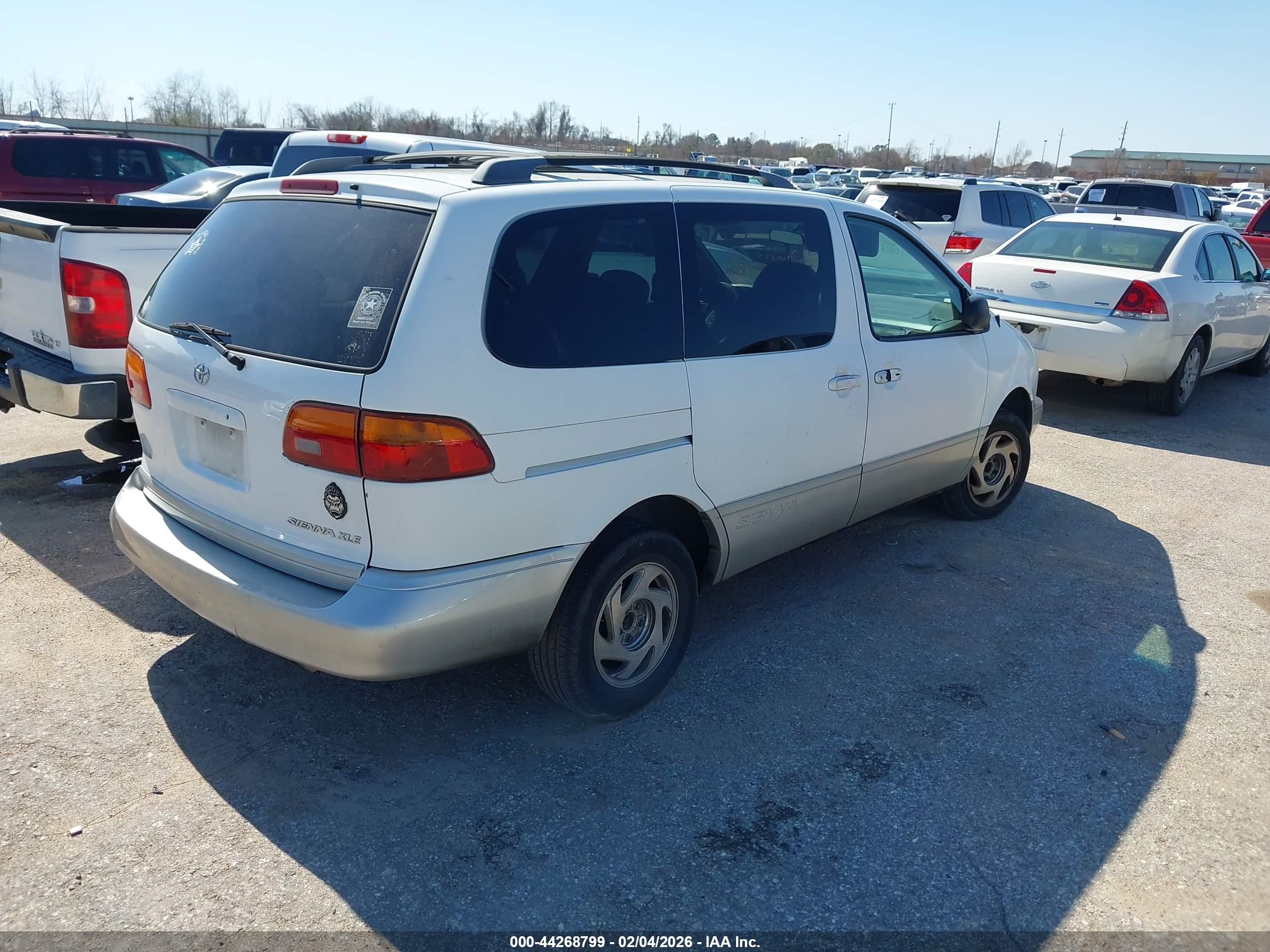 TOYOTA SIENNA image 4