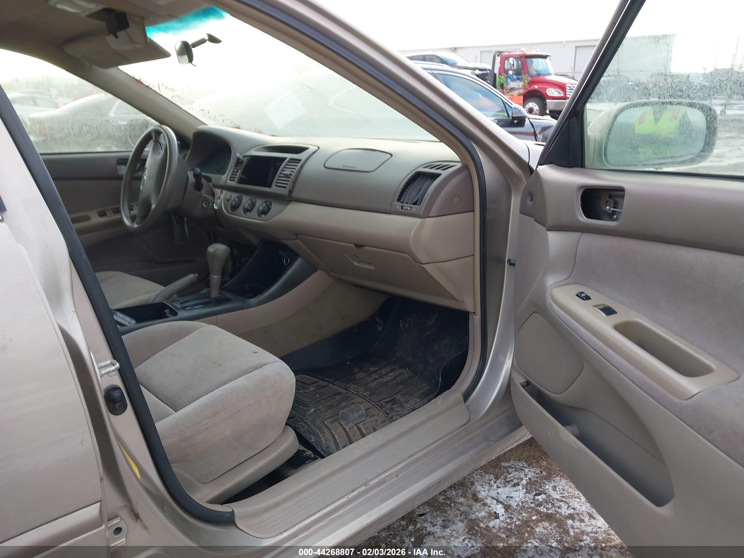 TOYOTA CAMRY image 5