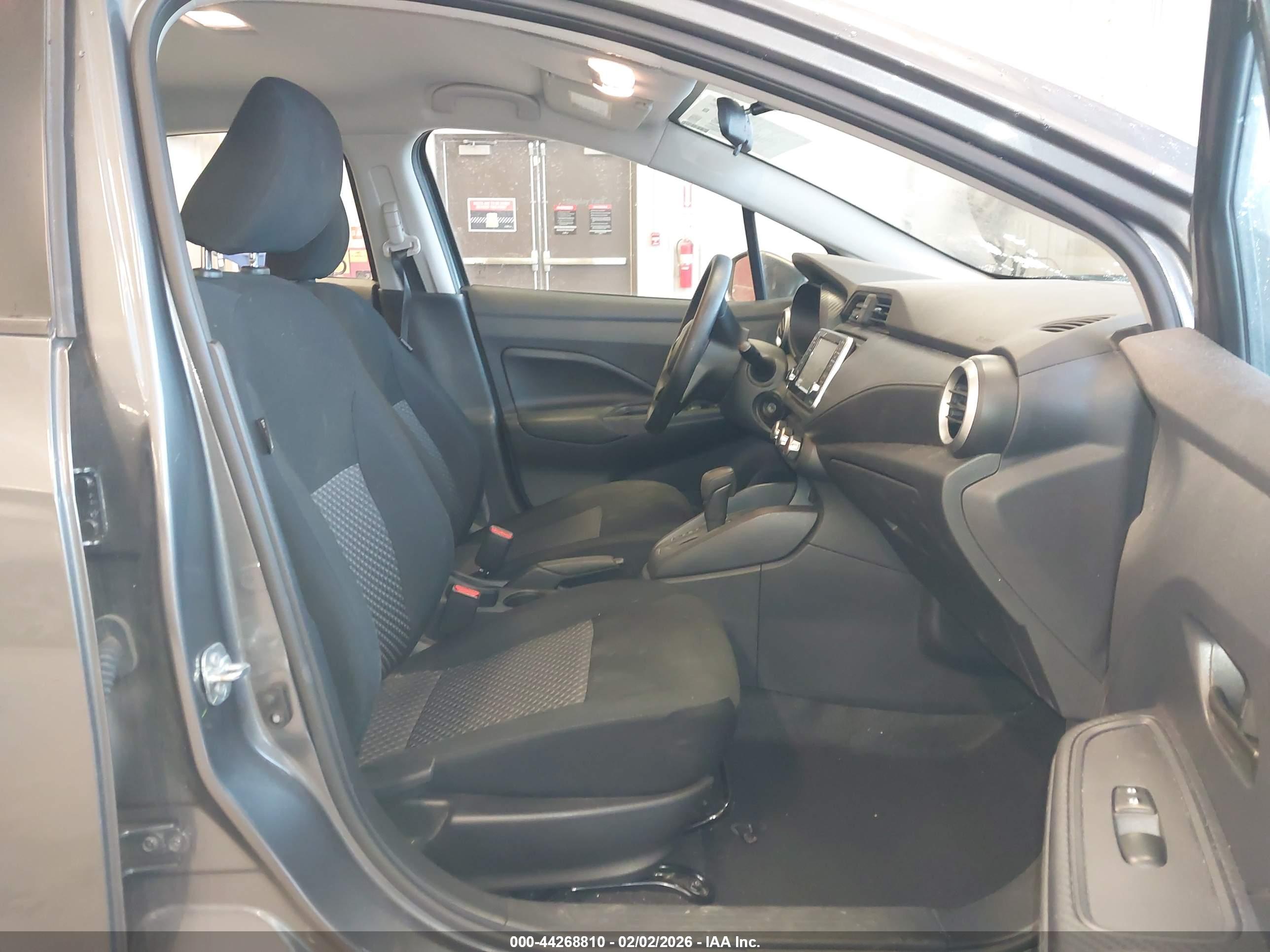 NISSAN VERSA image 5