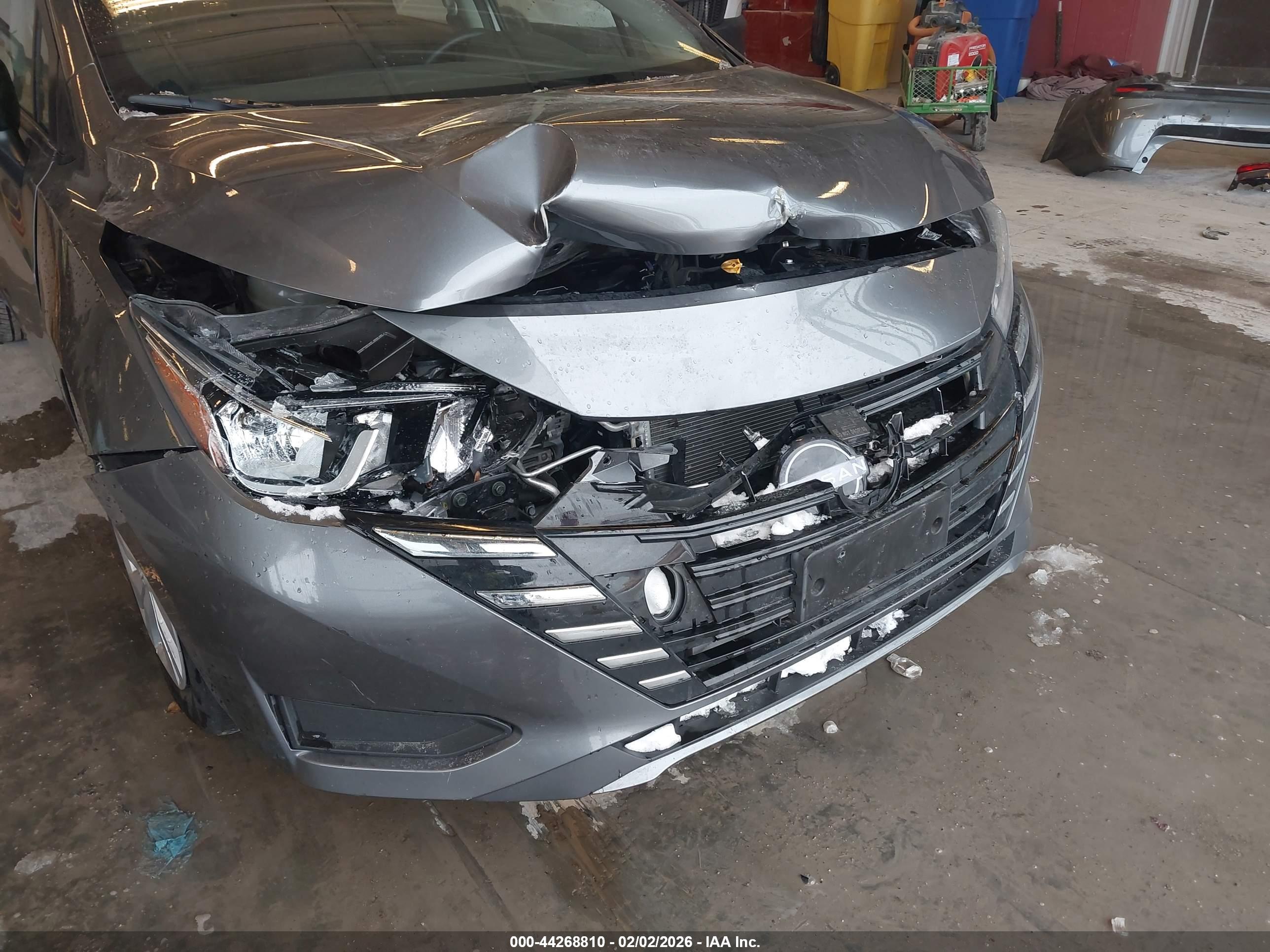 NISSAN VERSA image 6