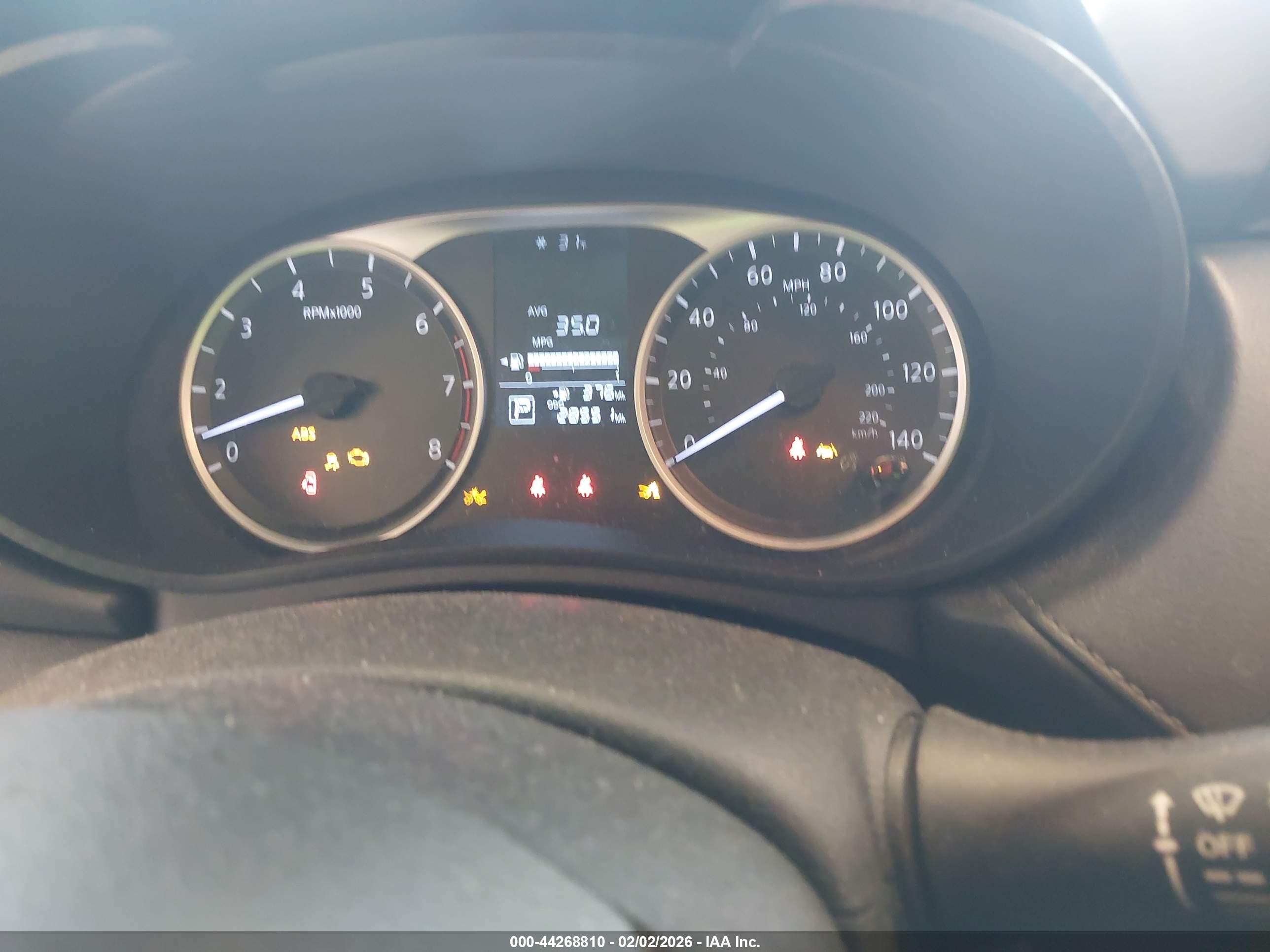 NISSAN VERSA image 7