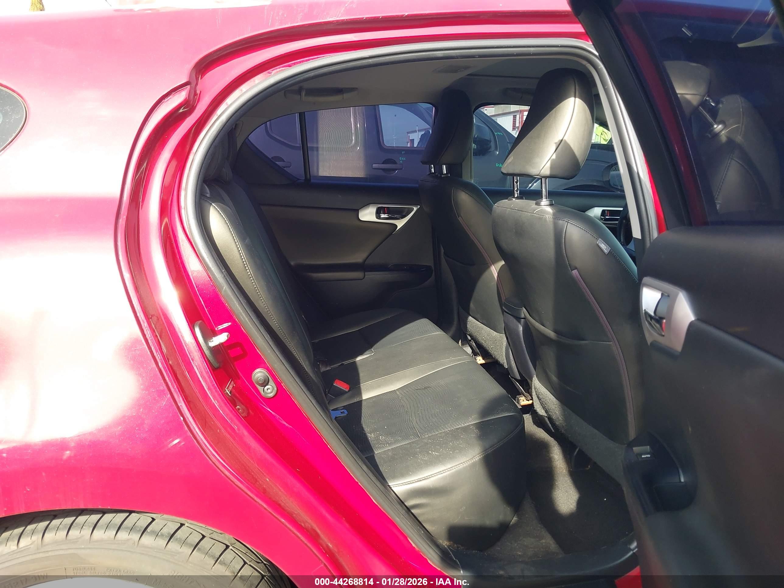 LEXUS CT image 8
