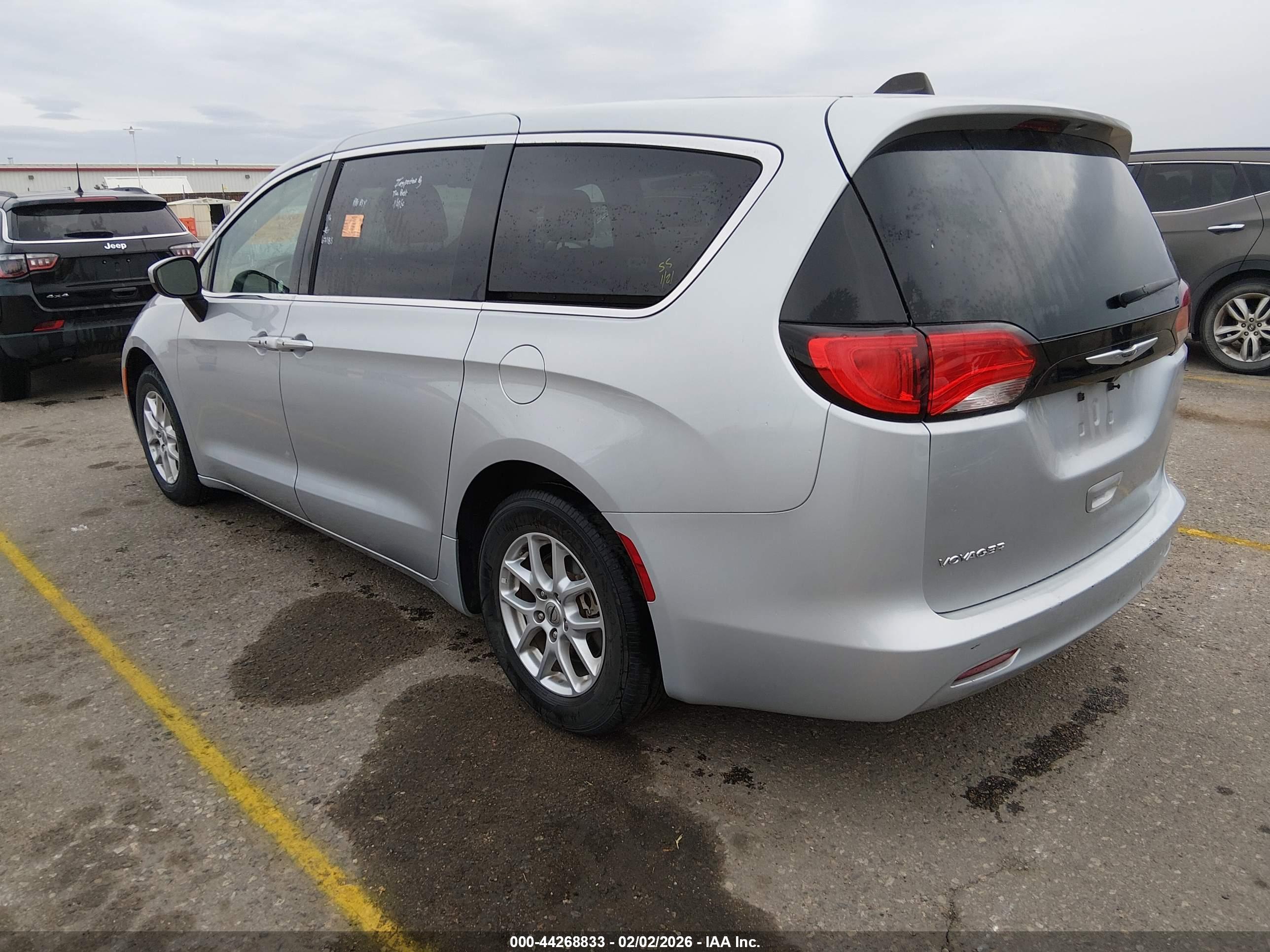 CHRYSLER VOYAGER image 3