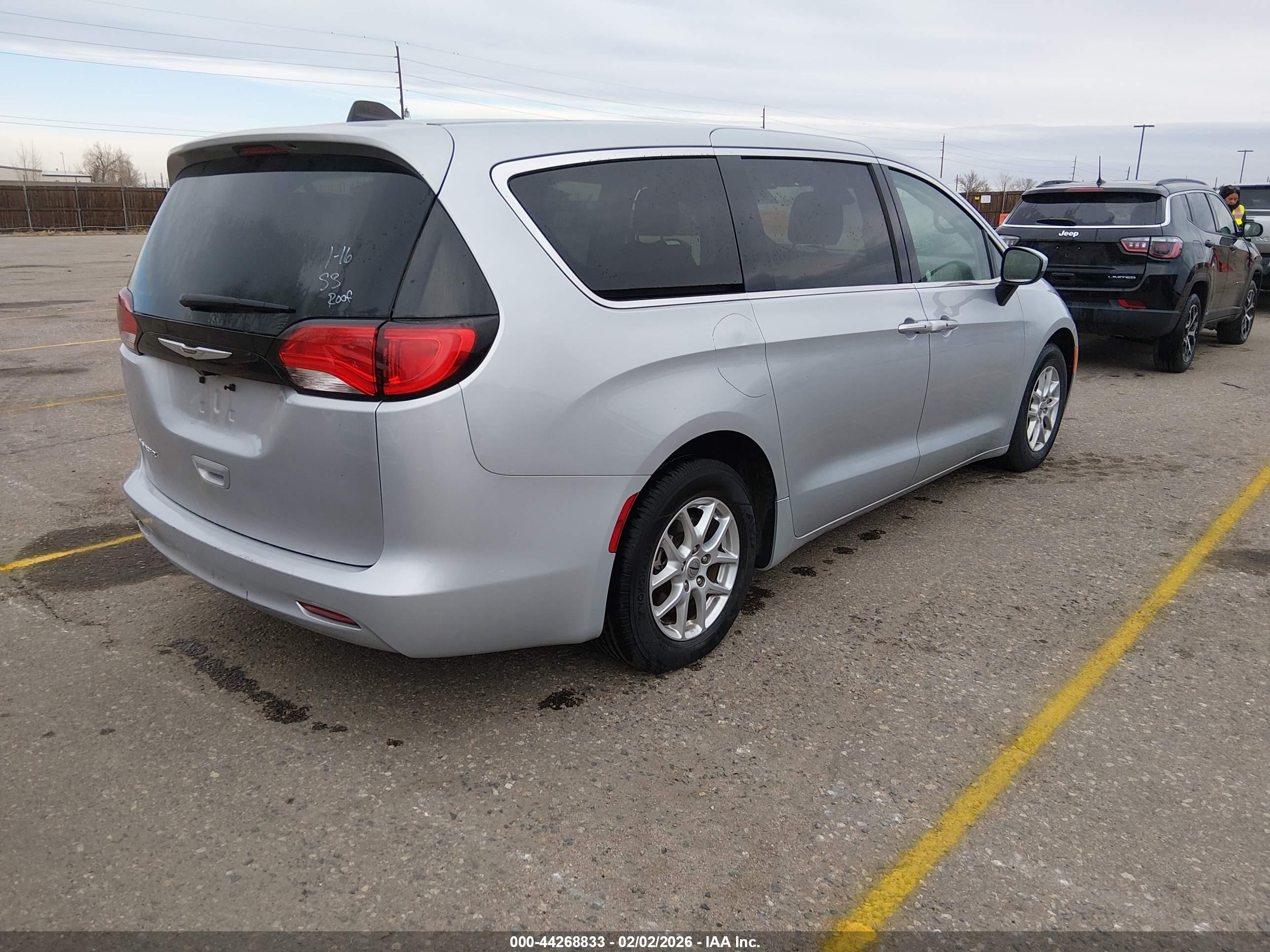 CHRYSLER VOYAGER image 4