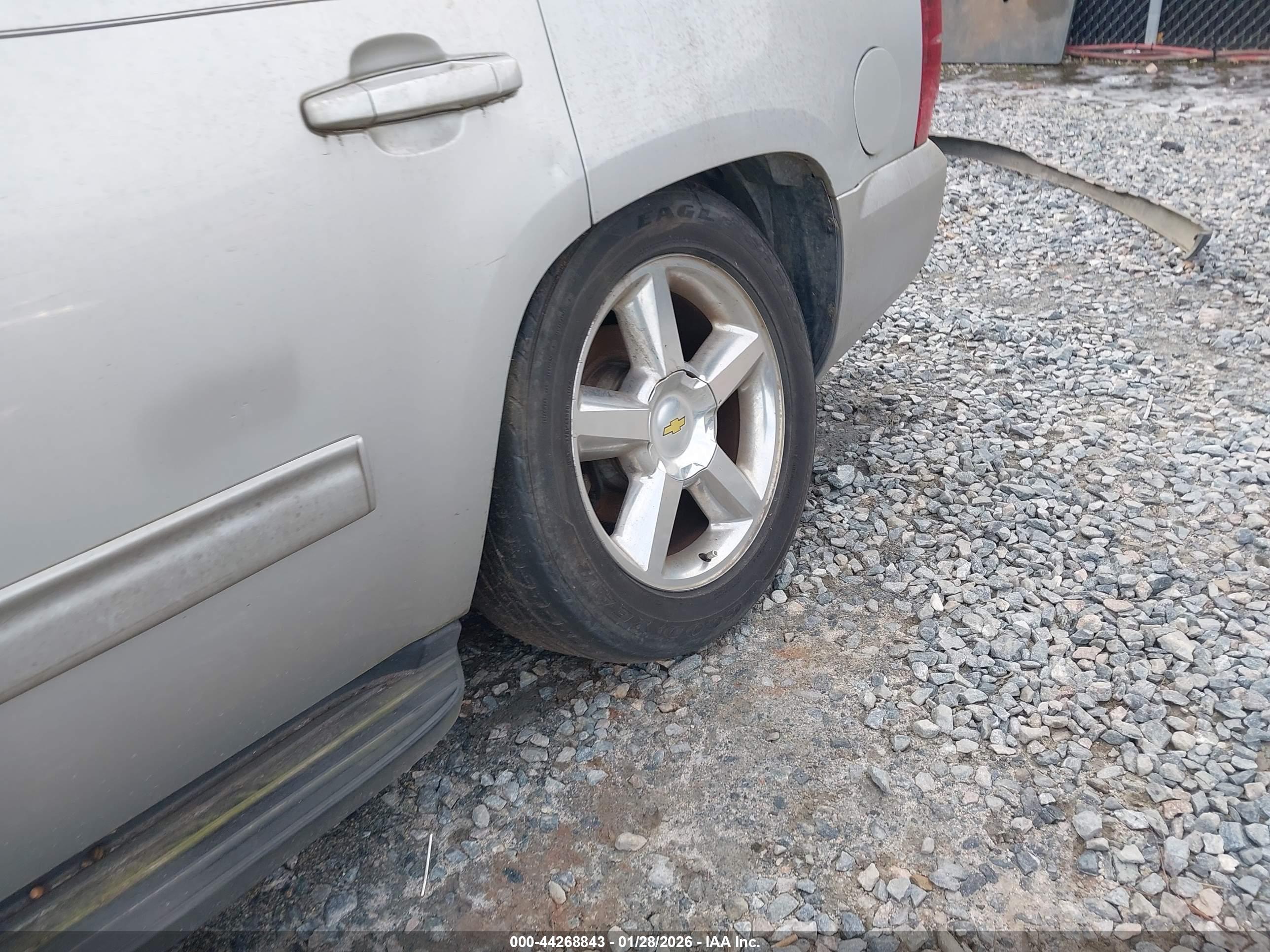 CHEVROLET TAHOE image 6