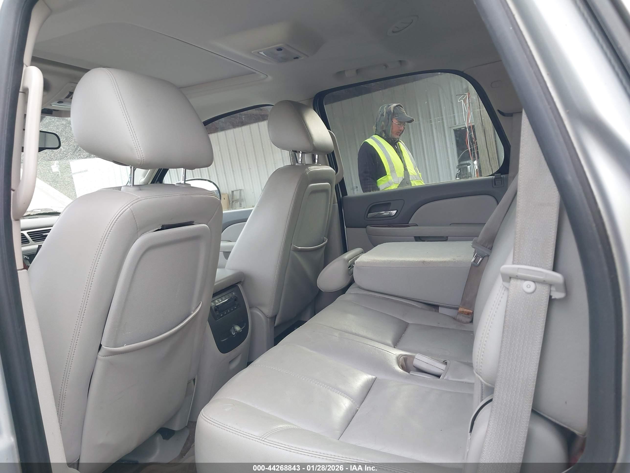CHEVROLET TAHOE image 8