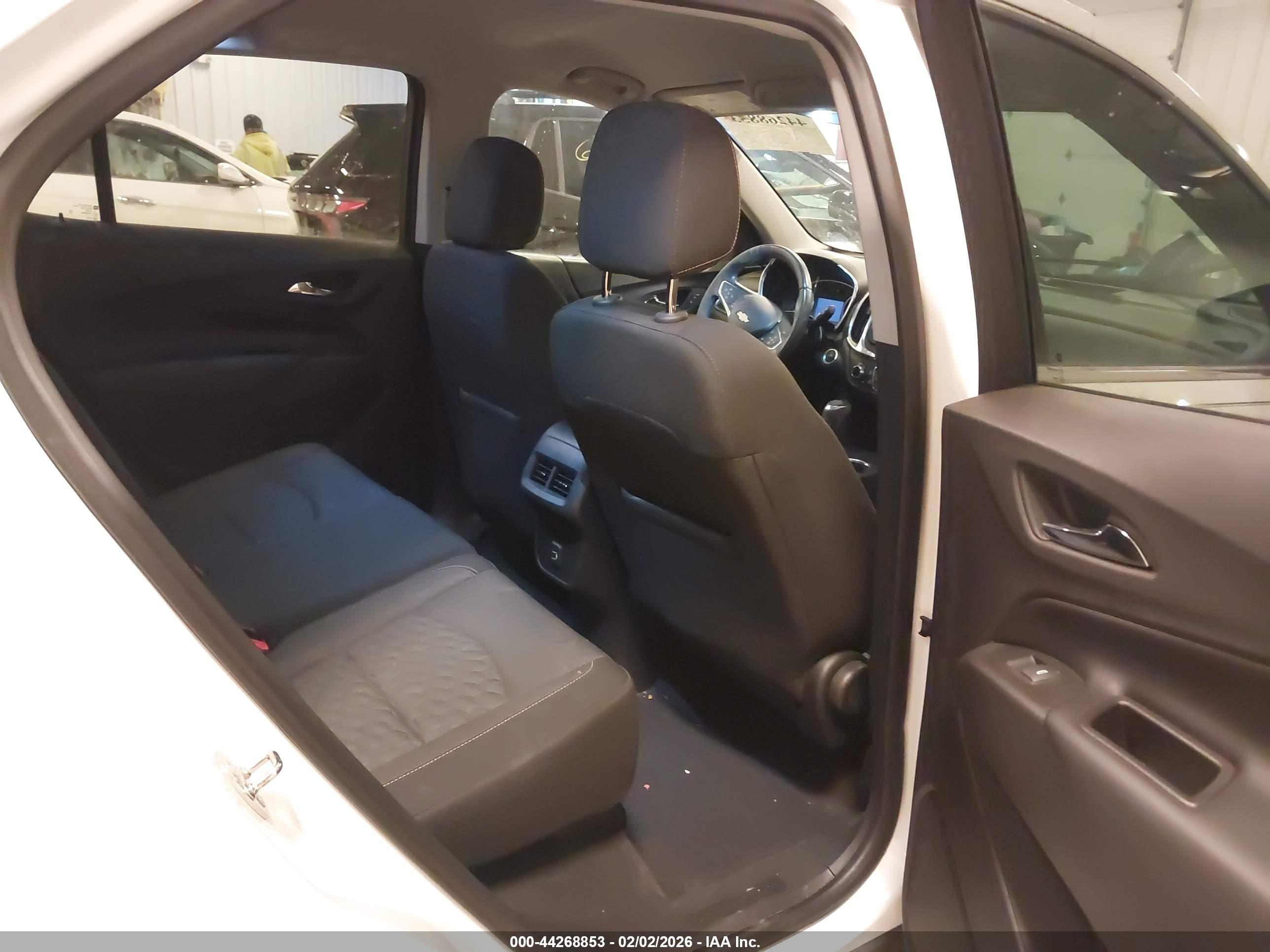 CHEVROLET EQUINOX image 8
