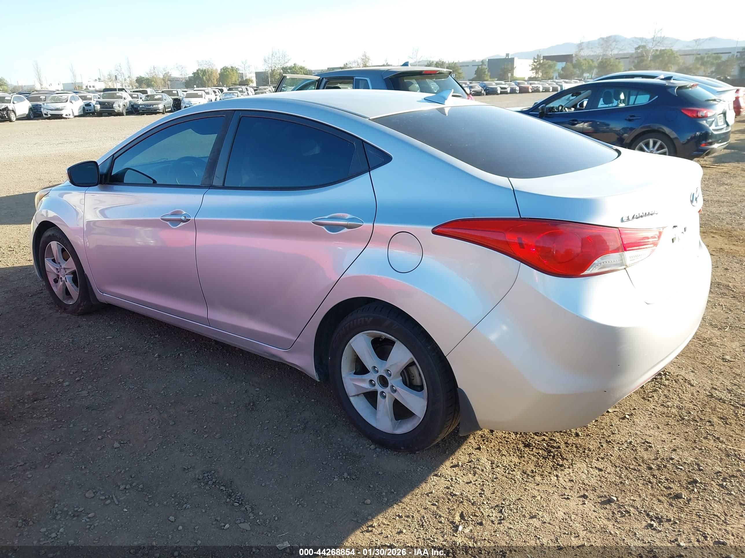 HYUNDAI ELANTRA image 3