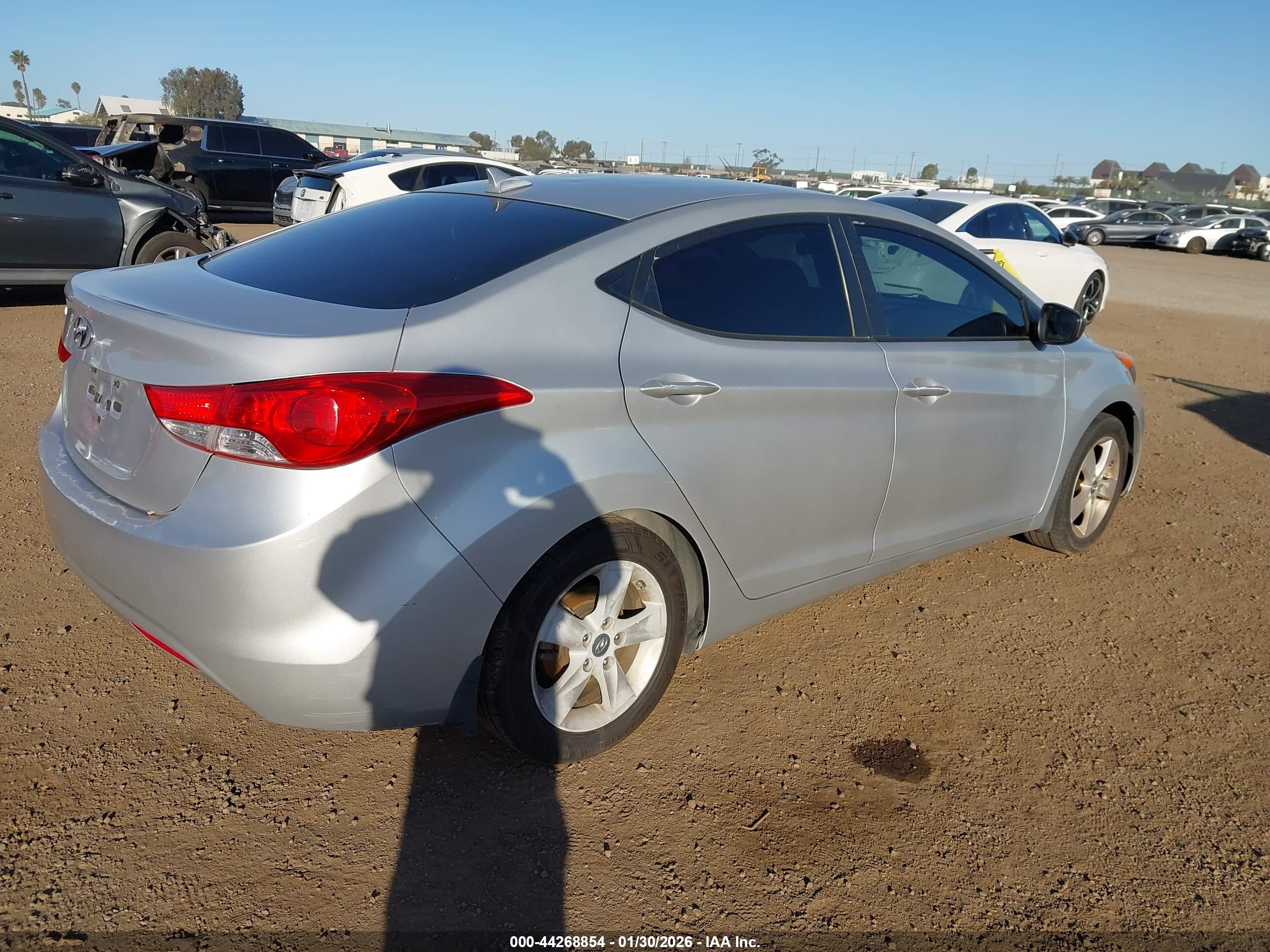HYUNDAI ELANTRA image 4