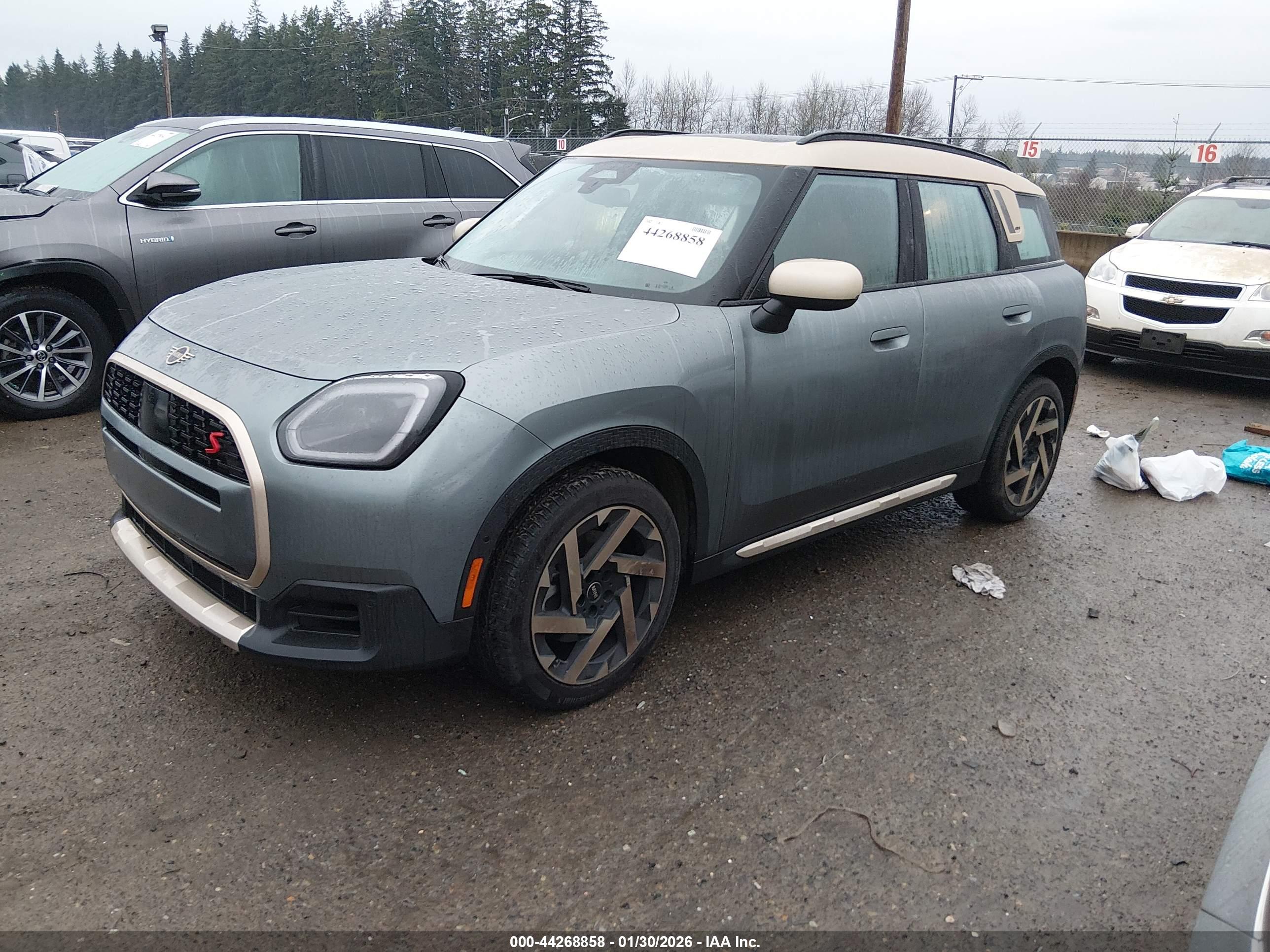 MINI COUNTRYMAN image 2
