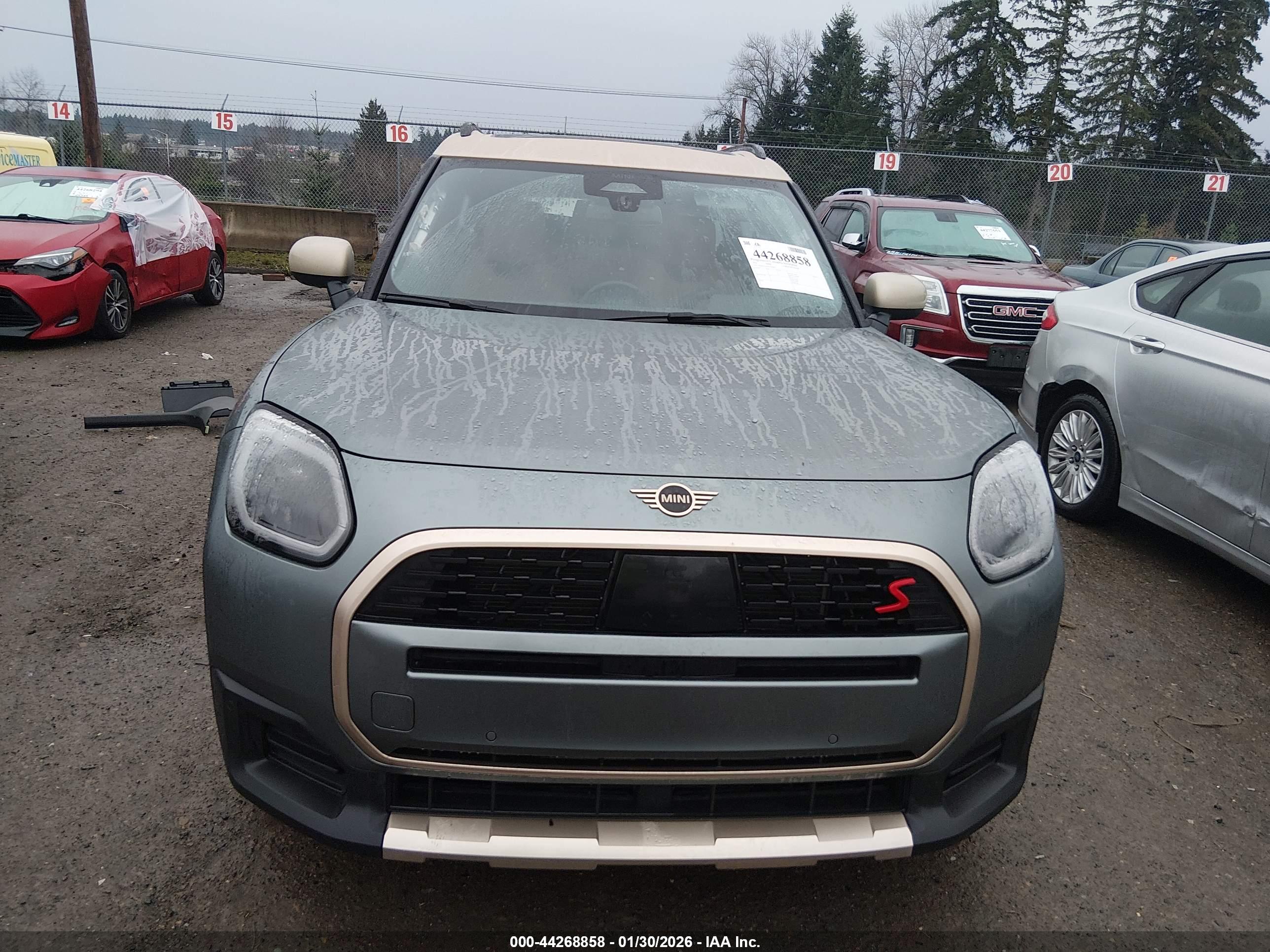 MINI COUNTRYMAN image 6