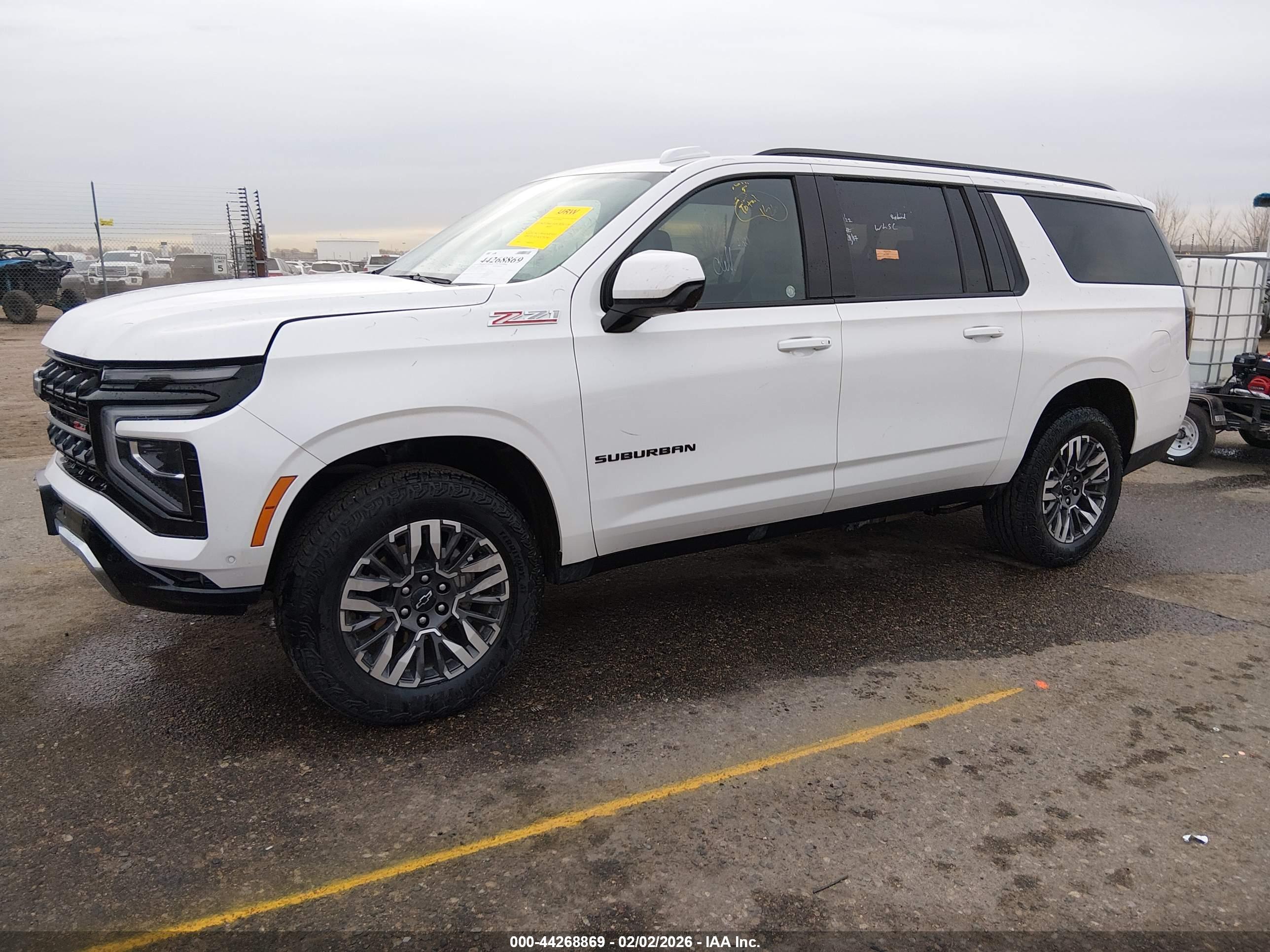 CHEVROLET SUBURBAN image 2