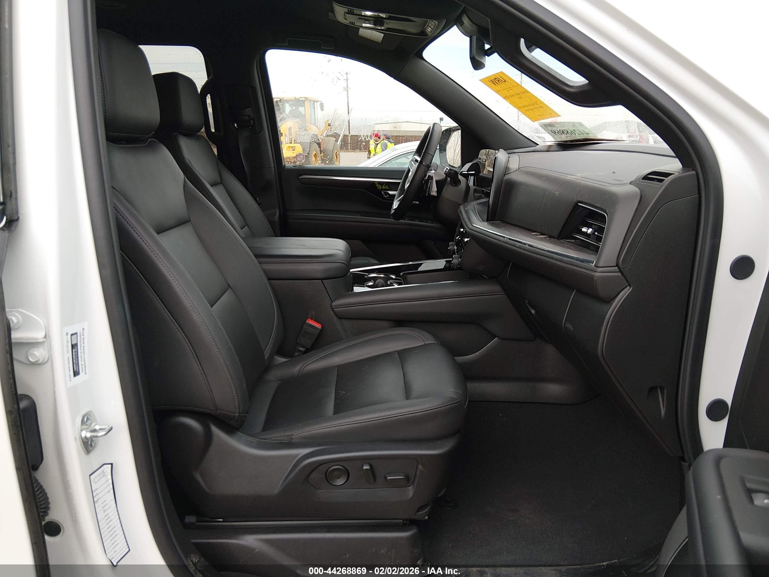 CHEVROLET SUBURBAN image 5