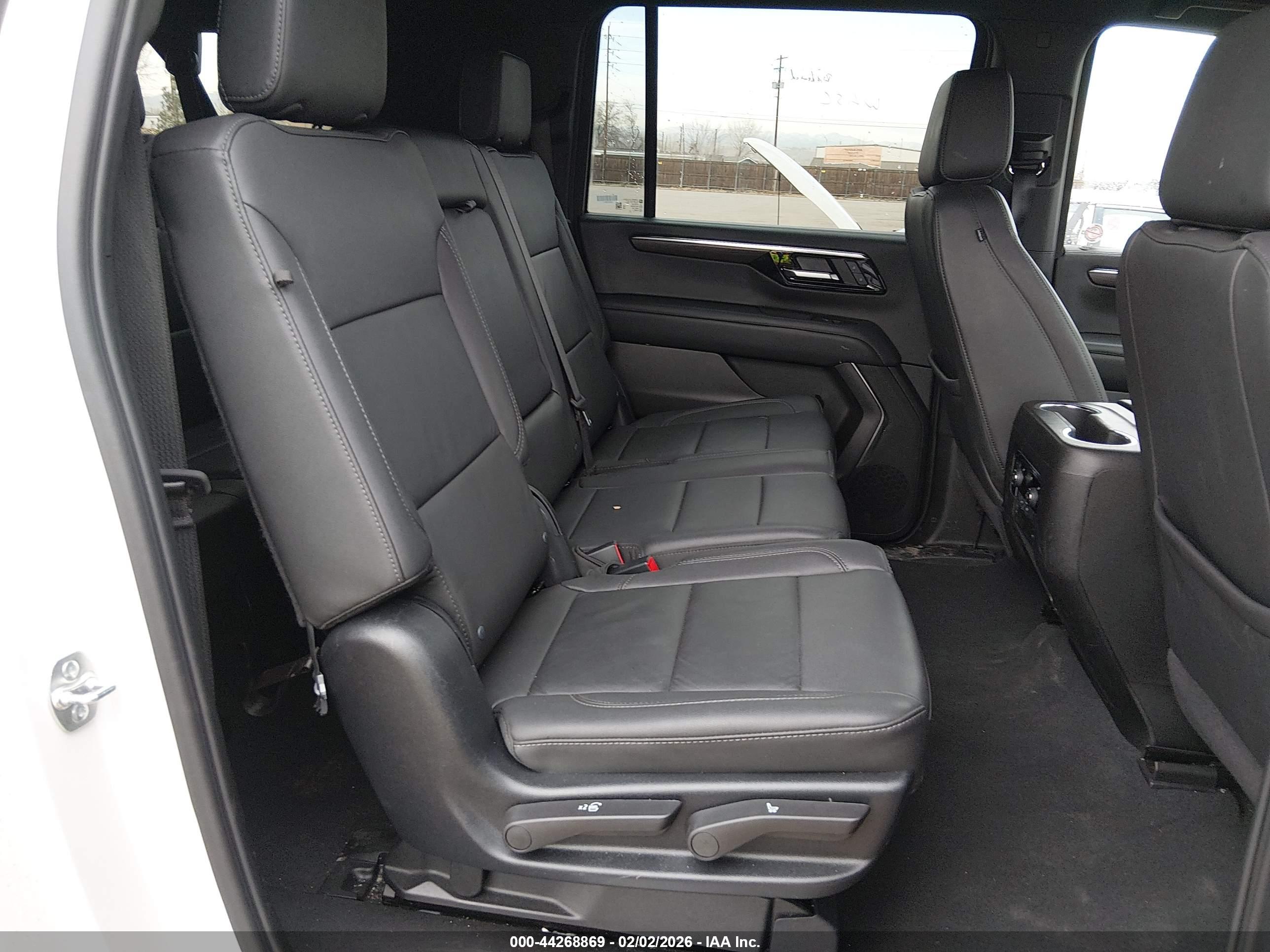 CHEVROLET SUBURBAN image 8