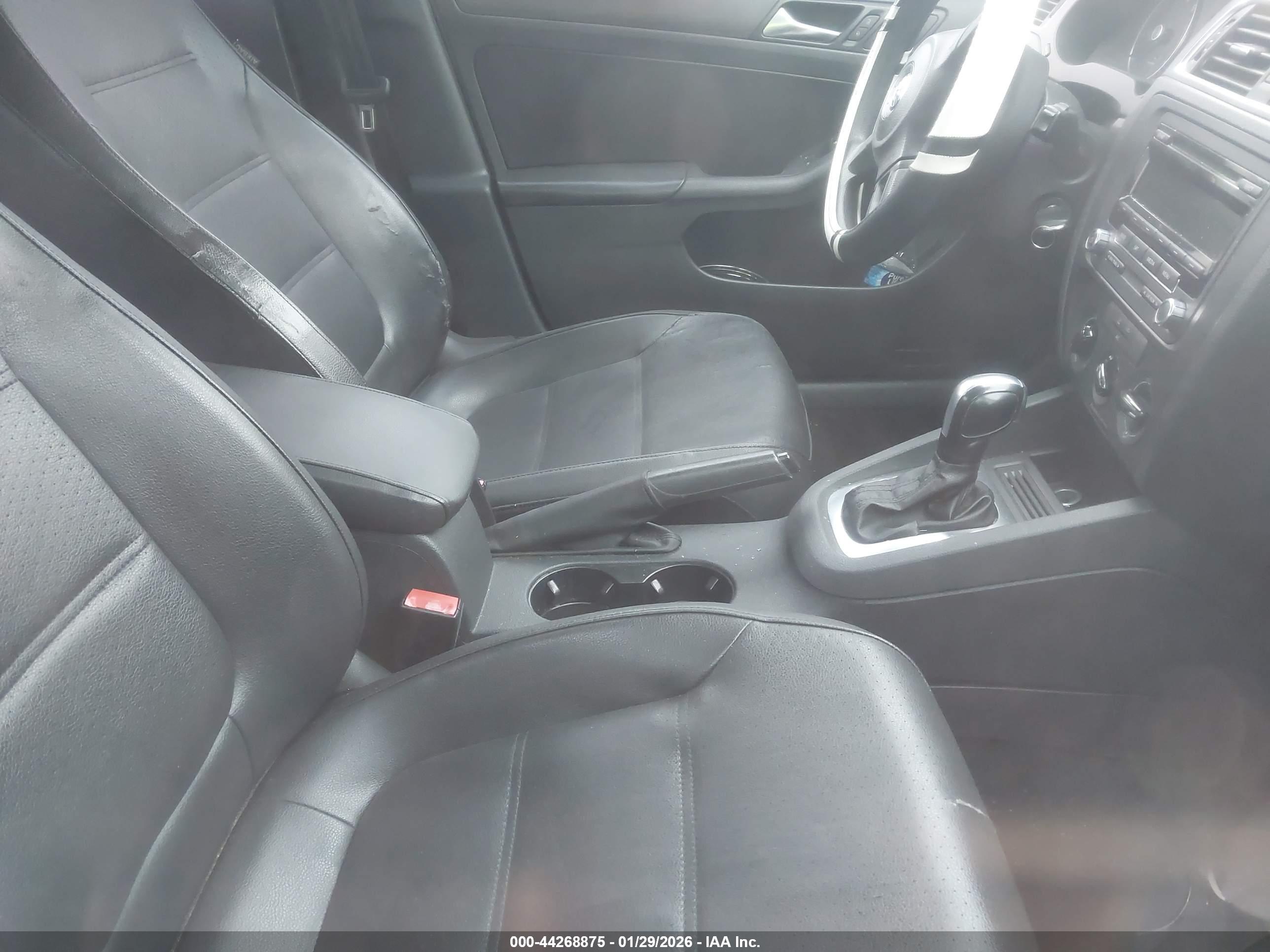 VOLKSWAGEN JETTA image 5