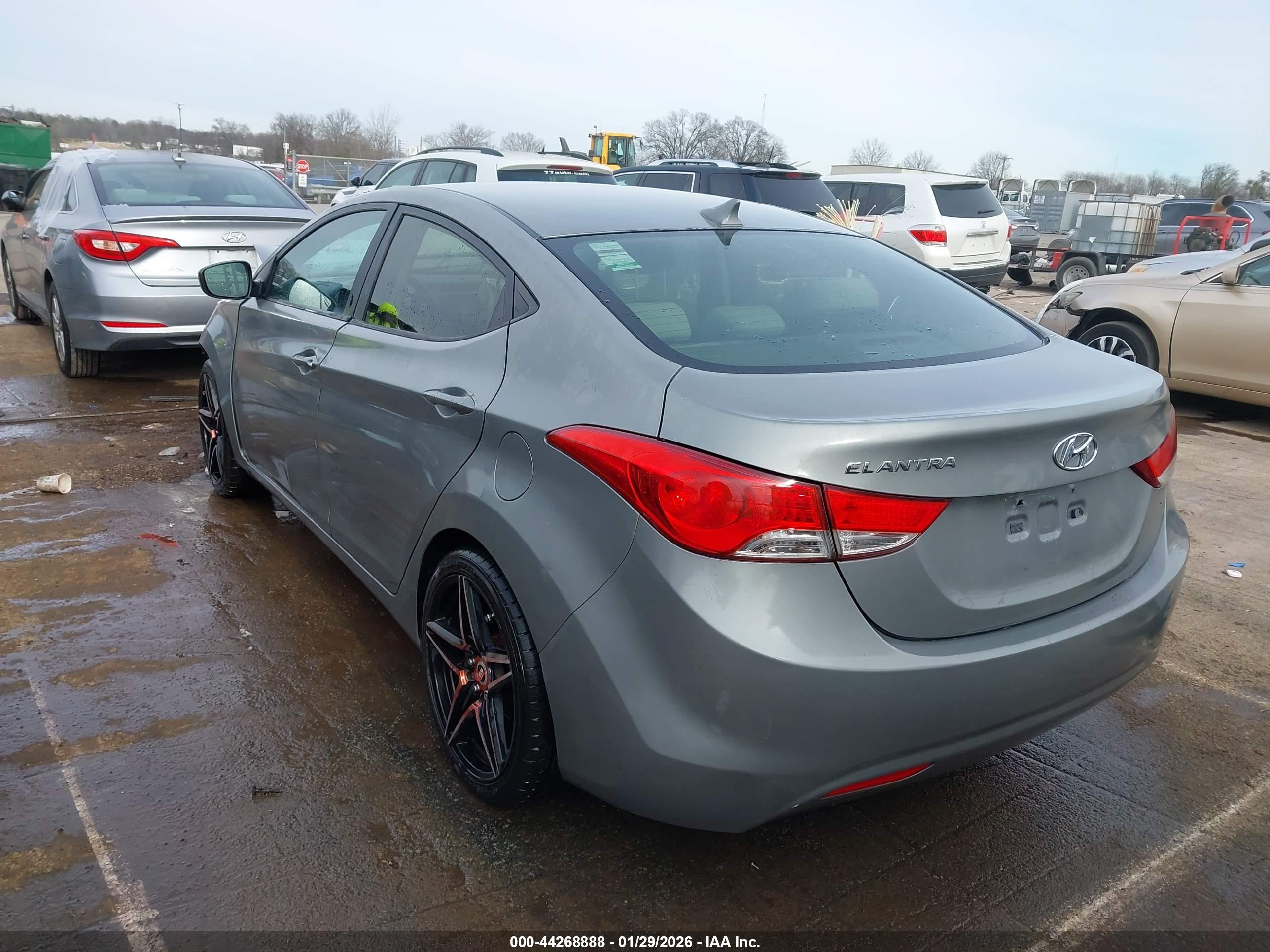 HYUNDAI ELANTRA image 3