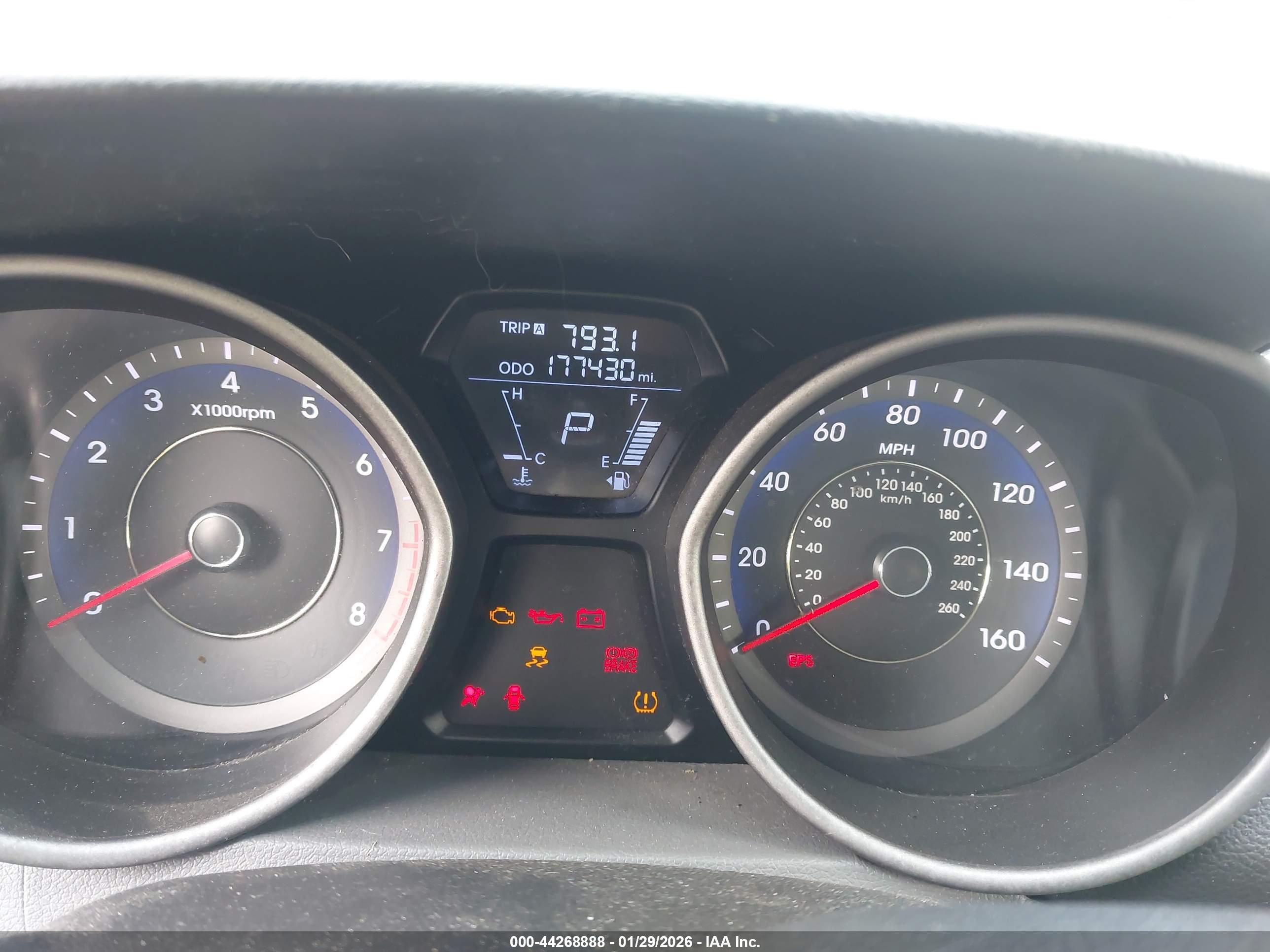 HYUNDAI ELANTRA image 7