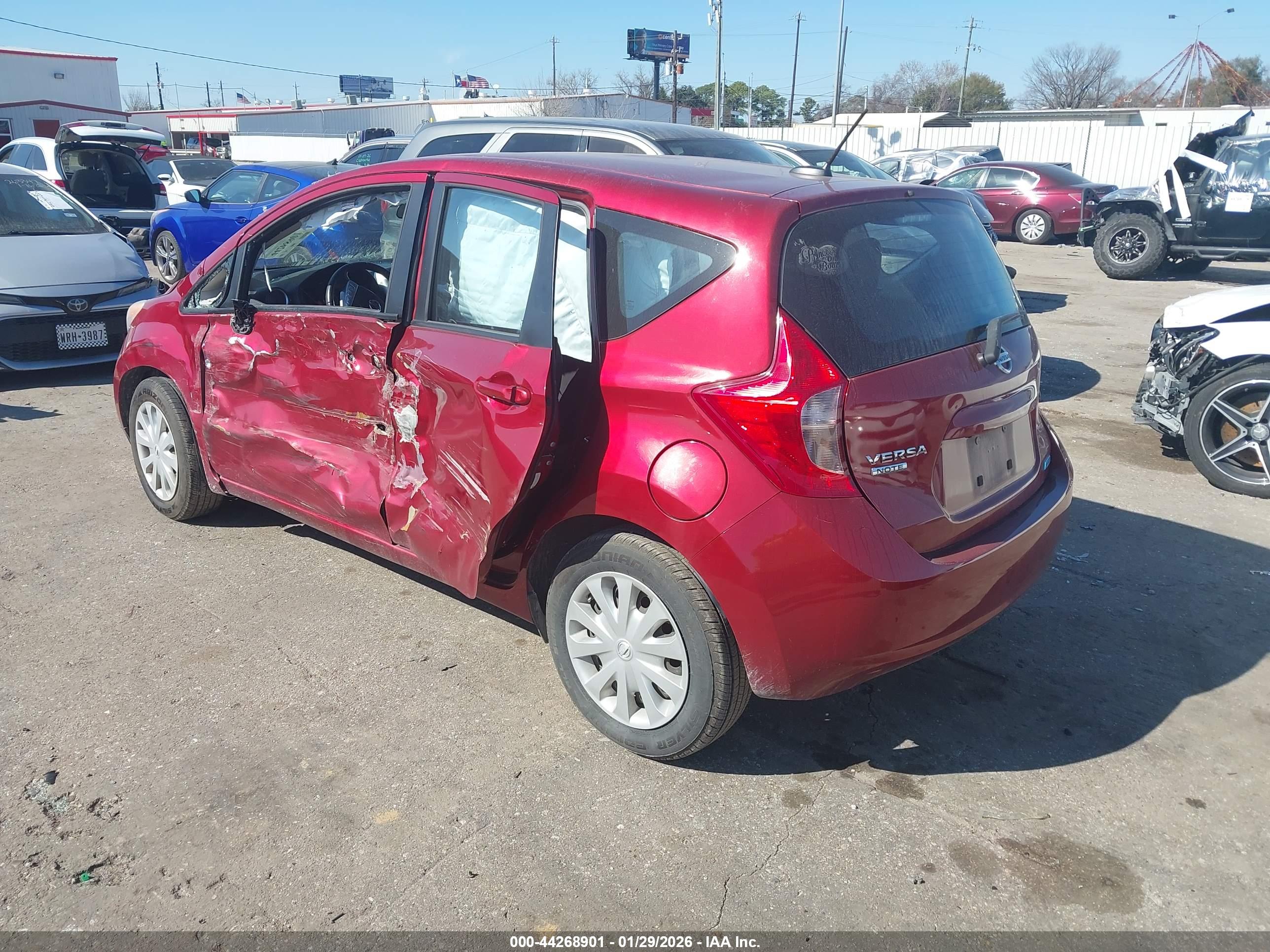 NISSAN VERSA image 3