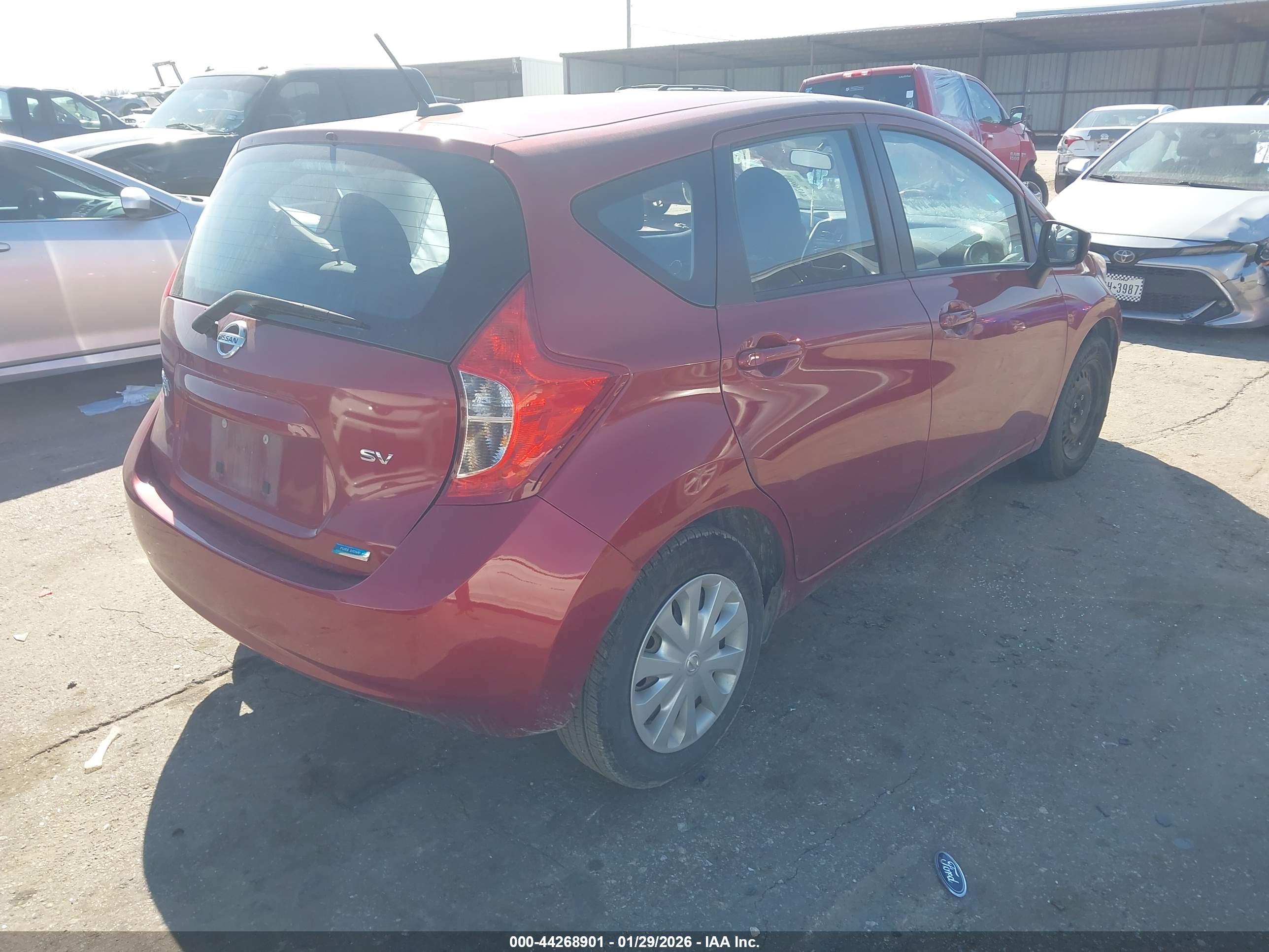 NISSAN VERSA image 4