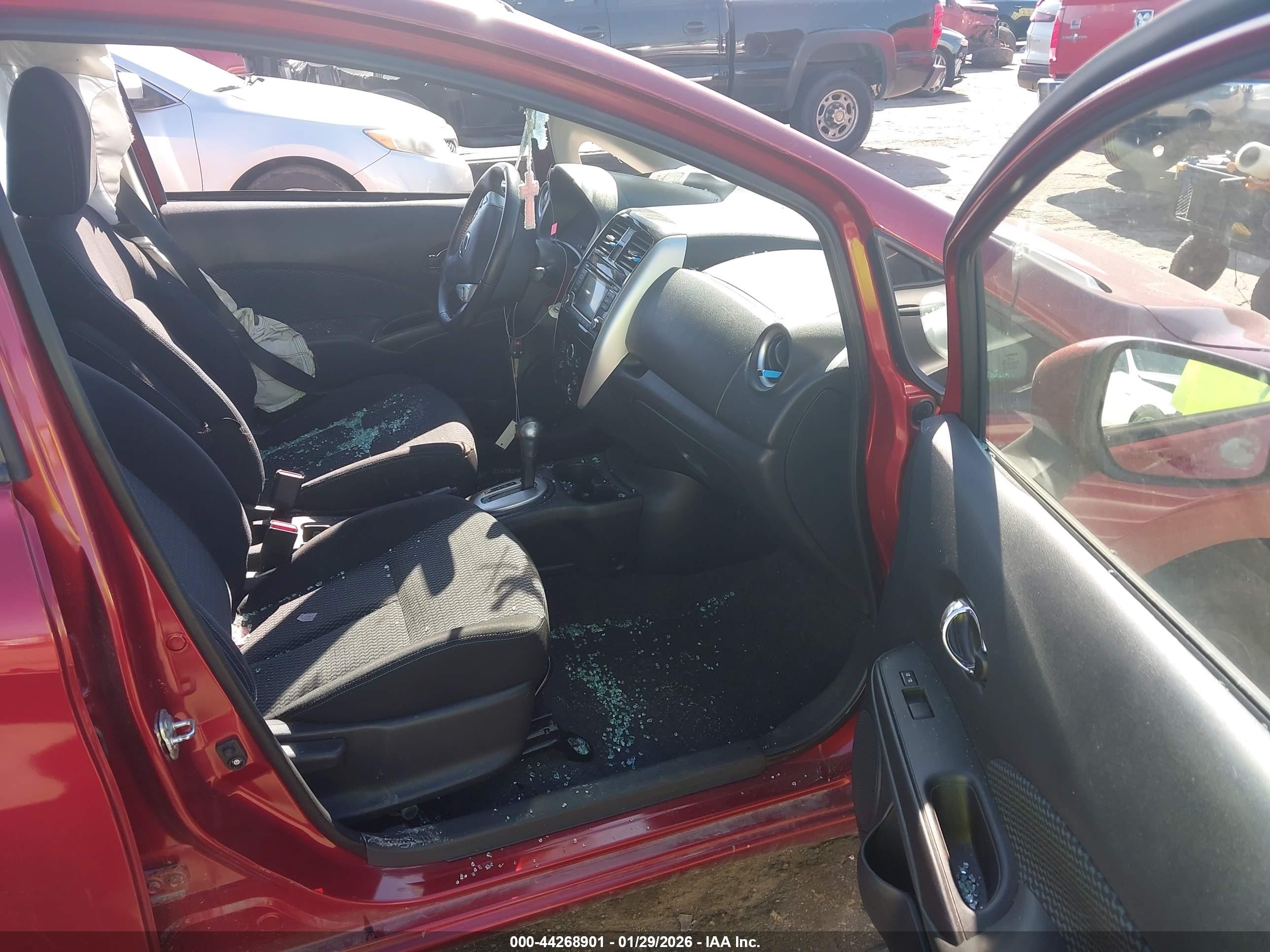 NISSAN VERSA image 5