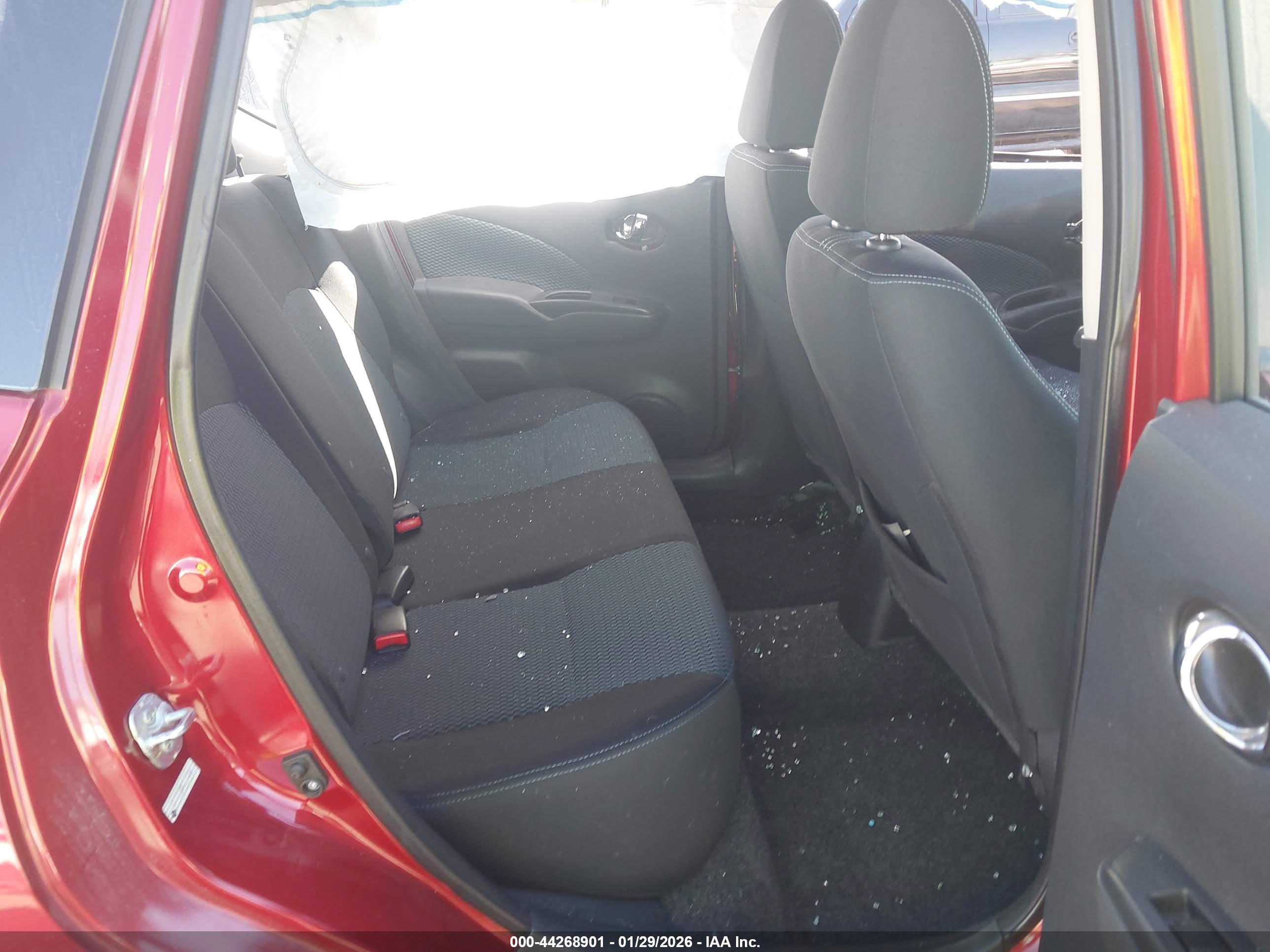 NISSAN VERSA image 8