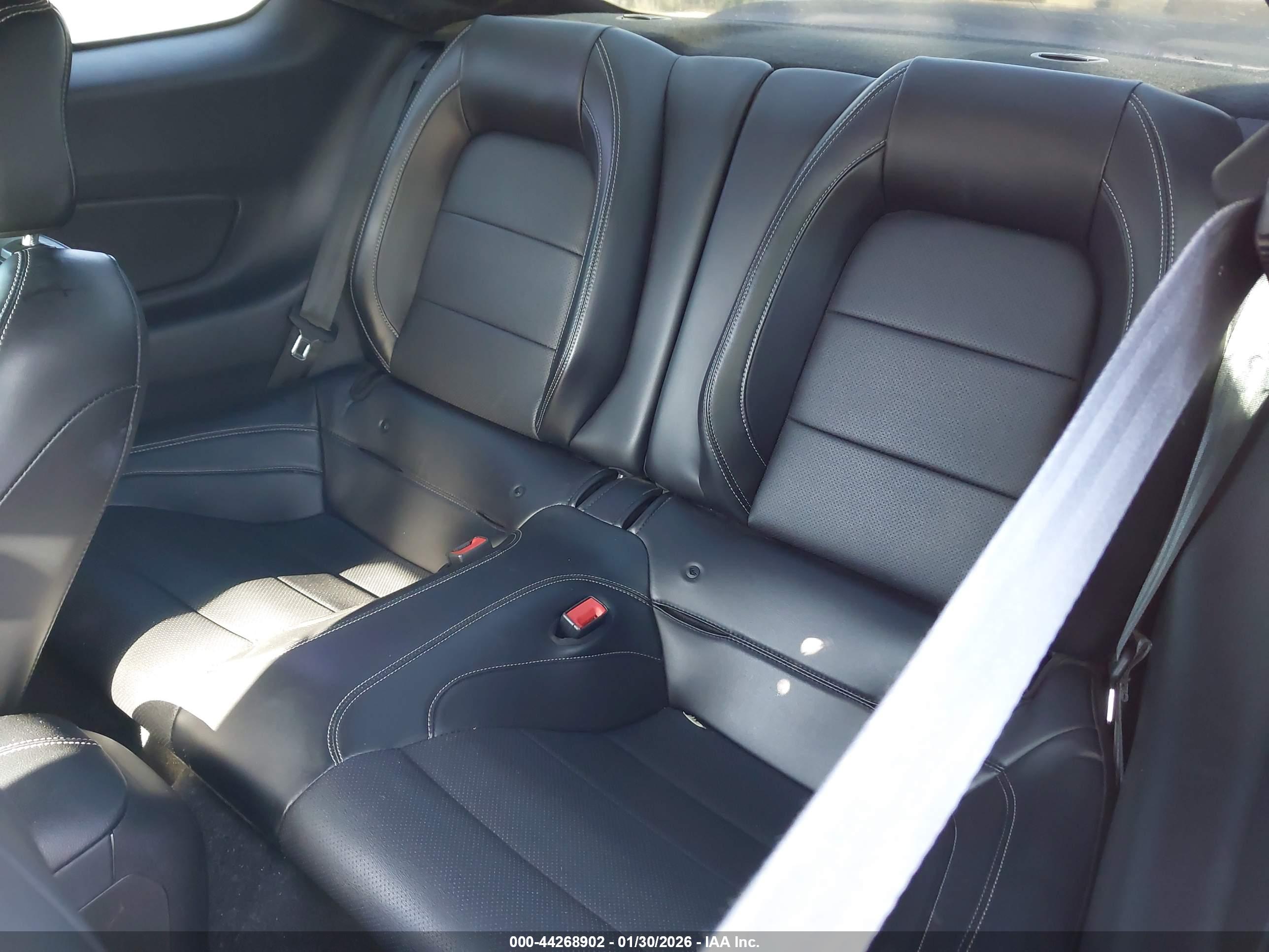 FORD MUSTANG image 8