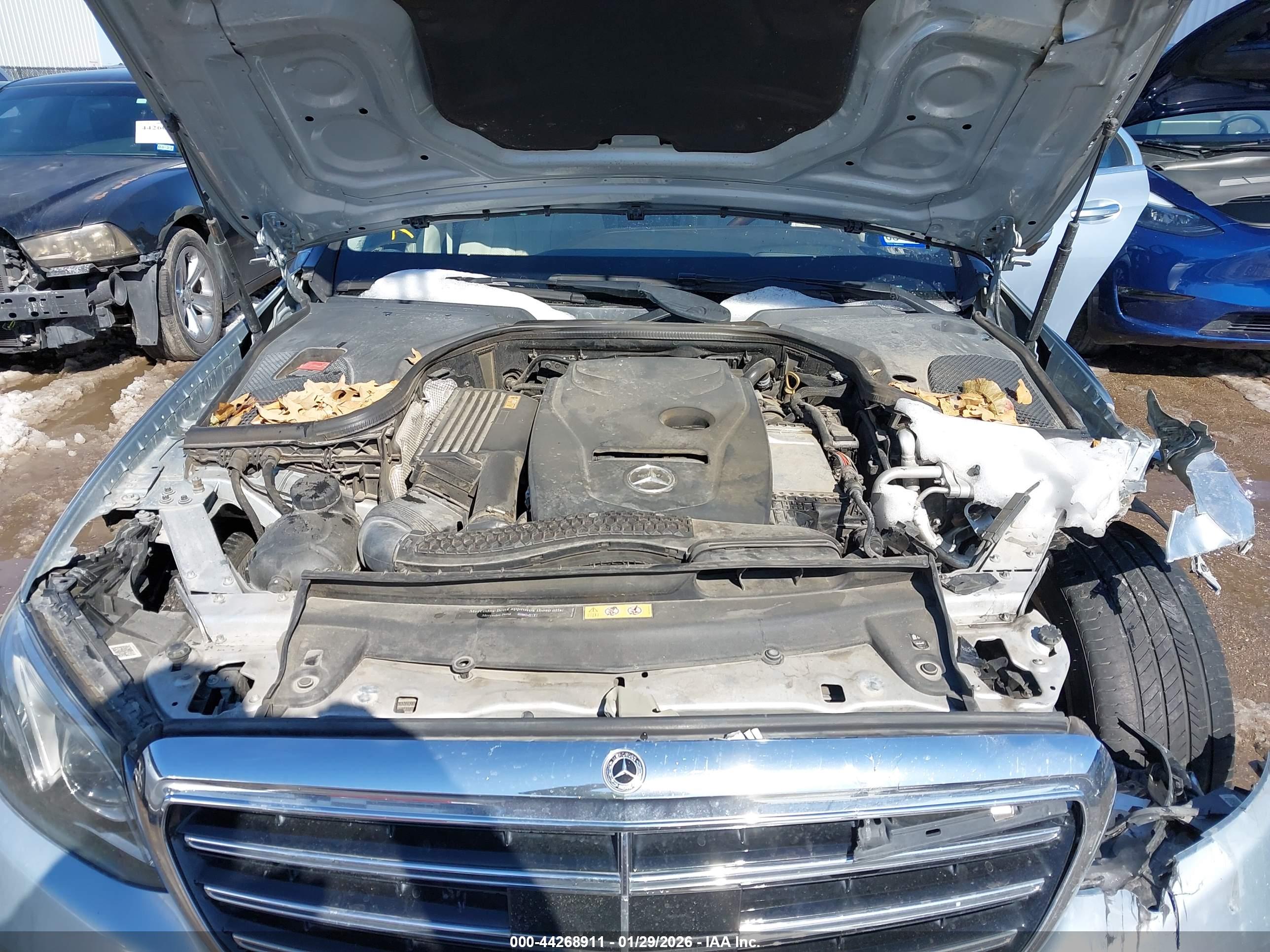MERCEDES-BENZ E image 10