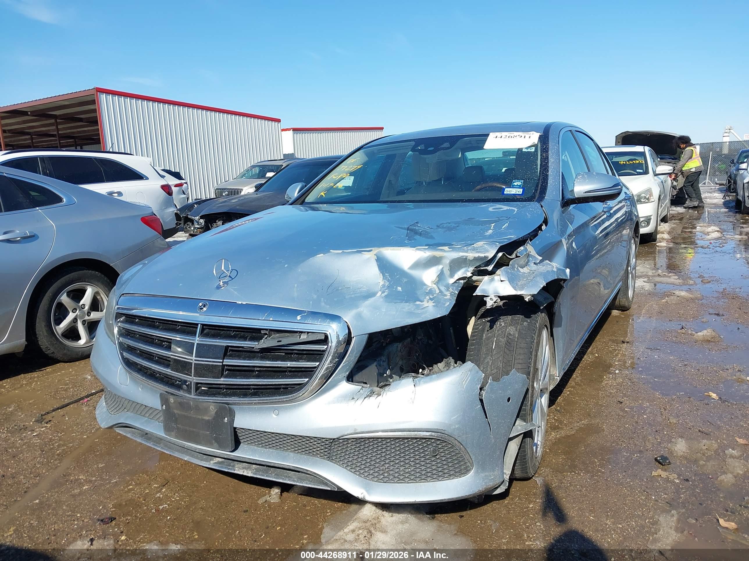 MERCEDES-BENZ E image 2