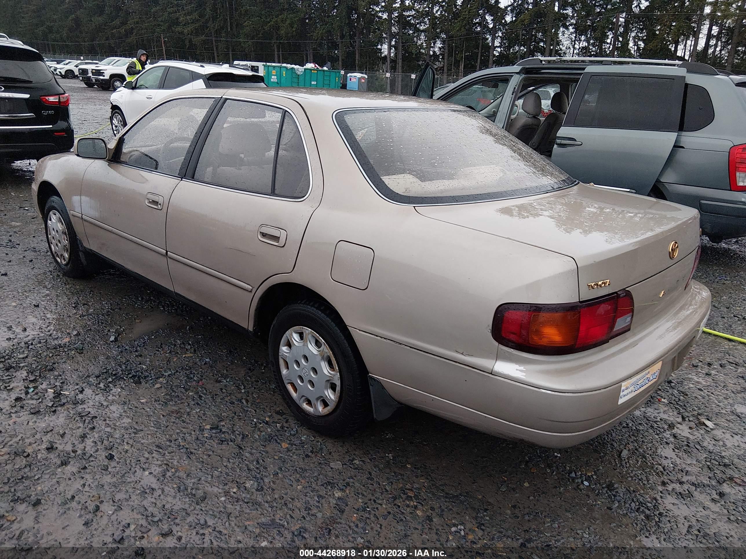 TOYOTA CAMRY image 3