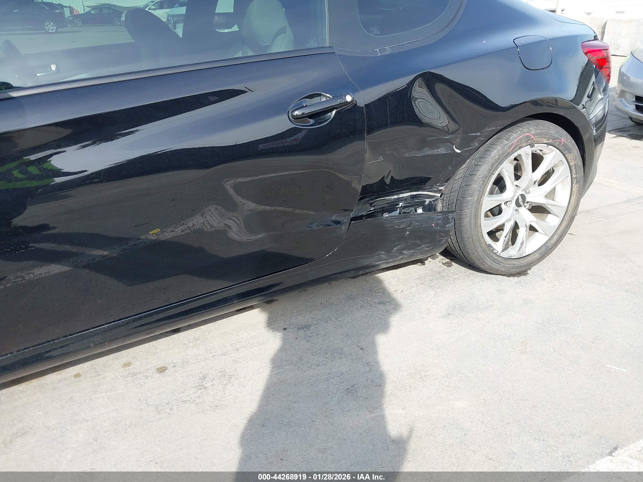 HYUNDAI GENESIS image 6