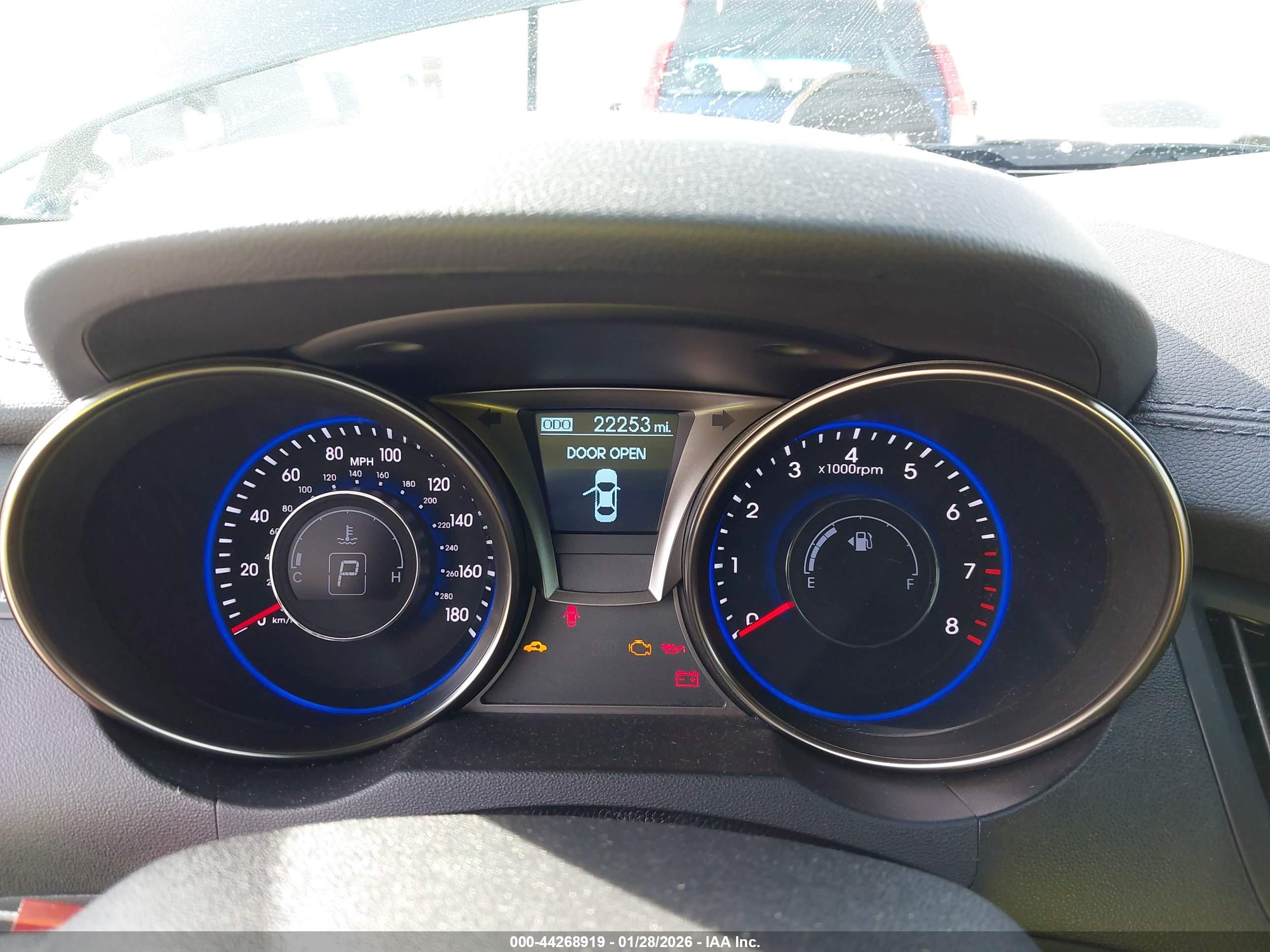 HYUNDAI GENESIS image 7