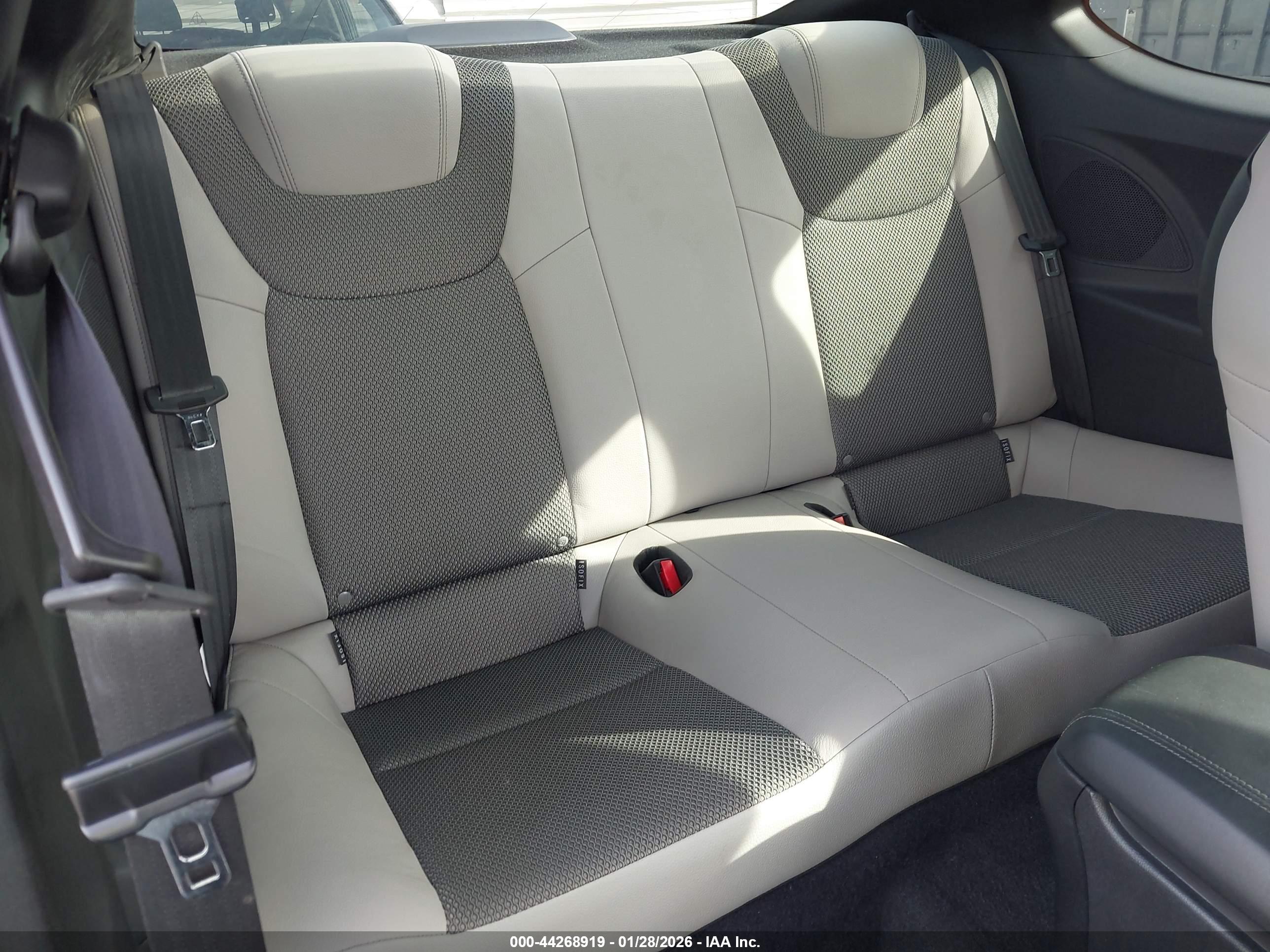 HYUNDAI GENESIS image 8