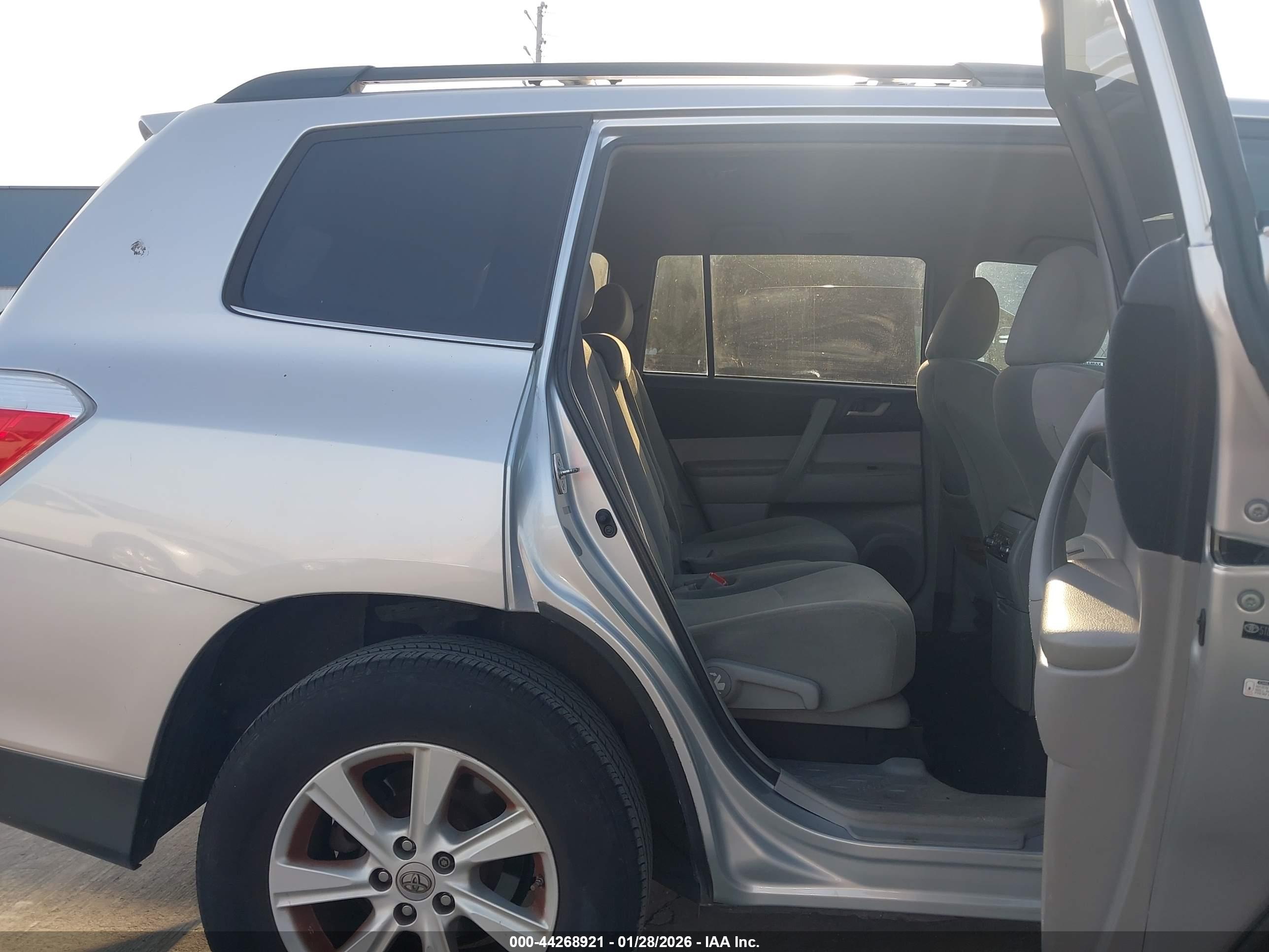 TOYOTA HIGHLANDER image 8