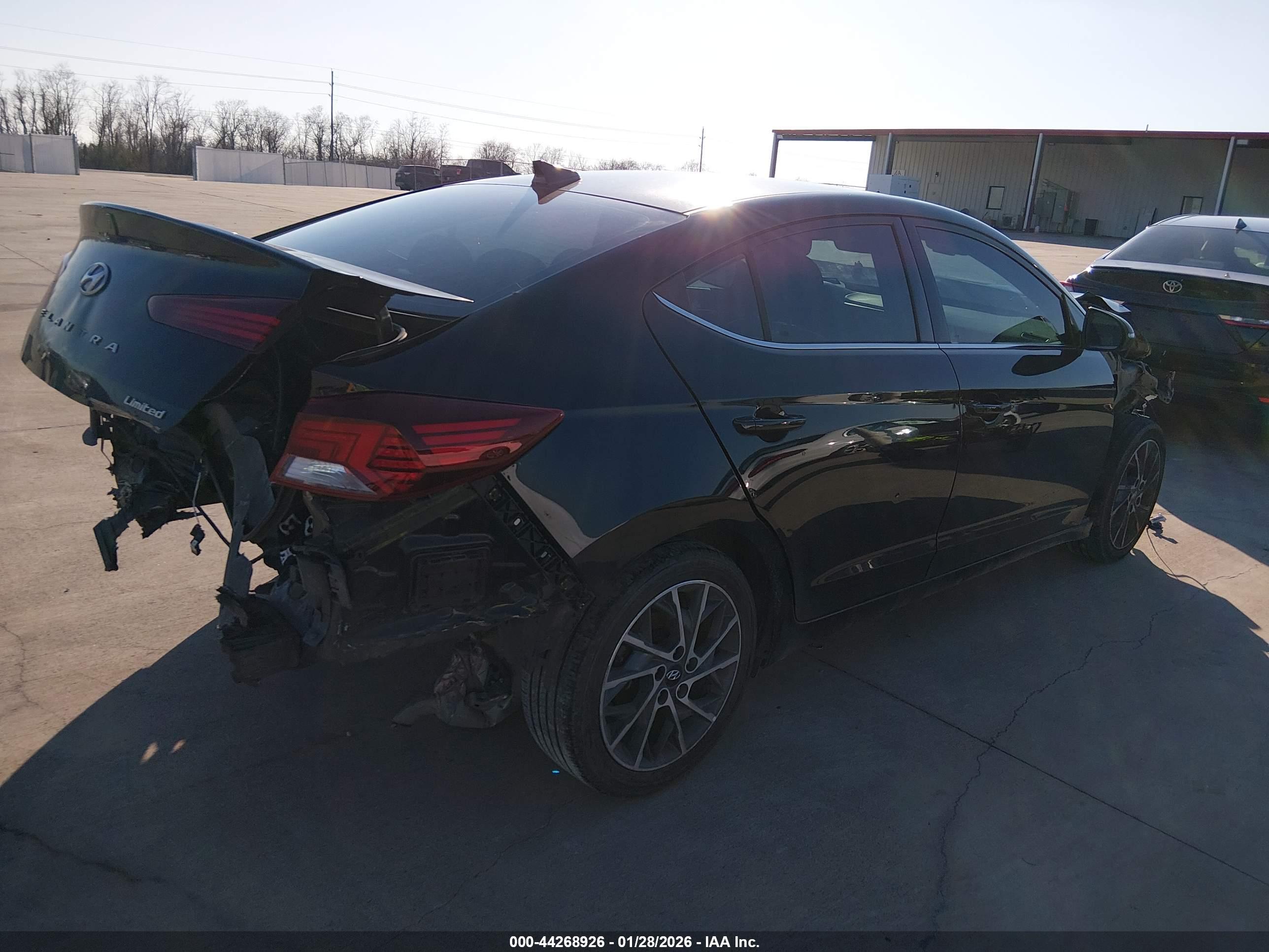 HYUNDAI ELANTRA image 4