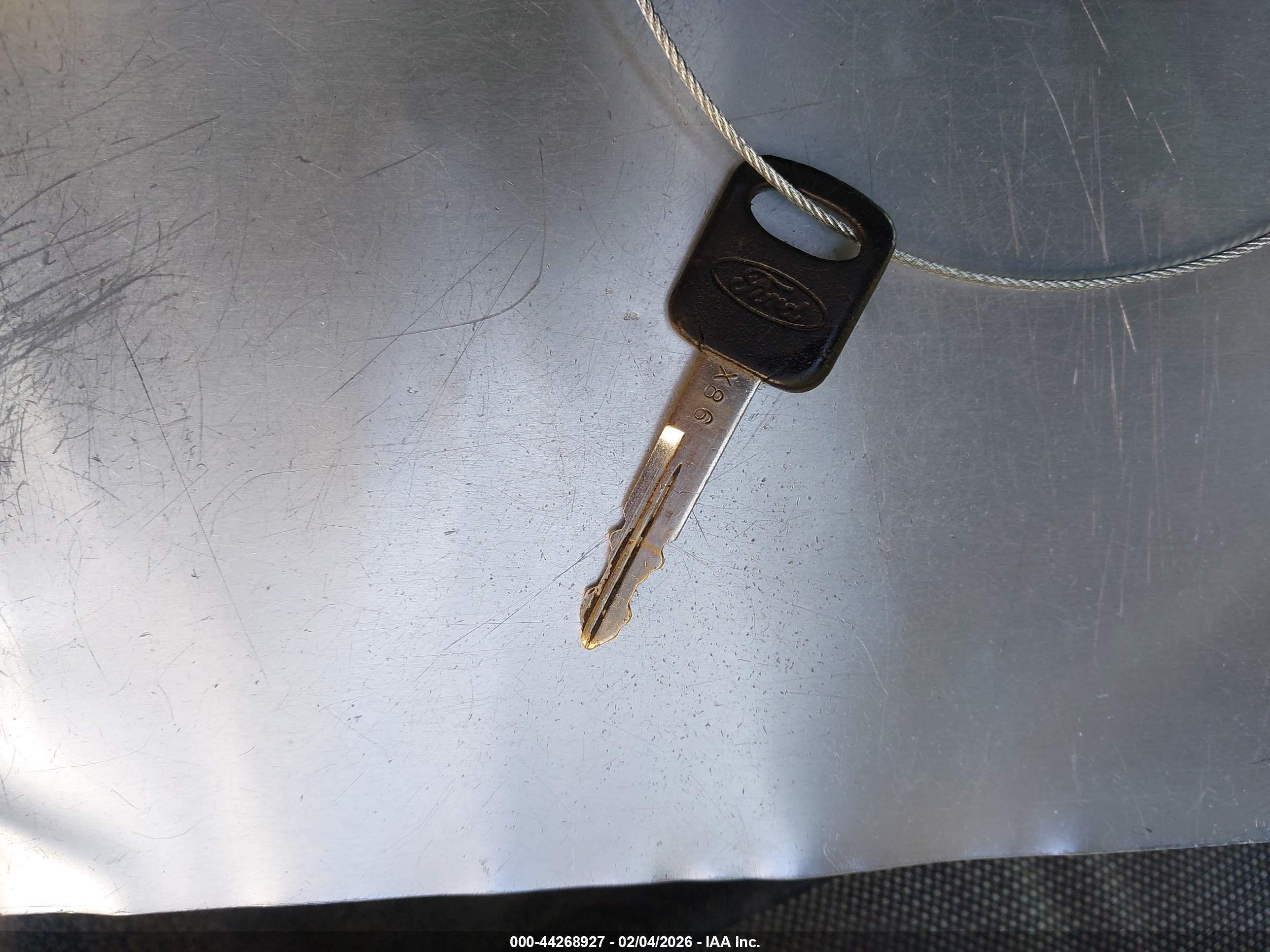 FORD CROWN image 11