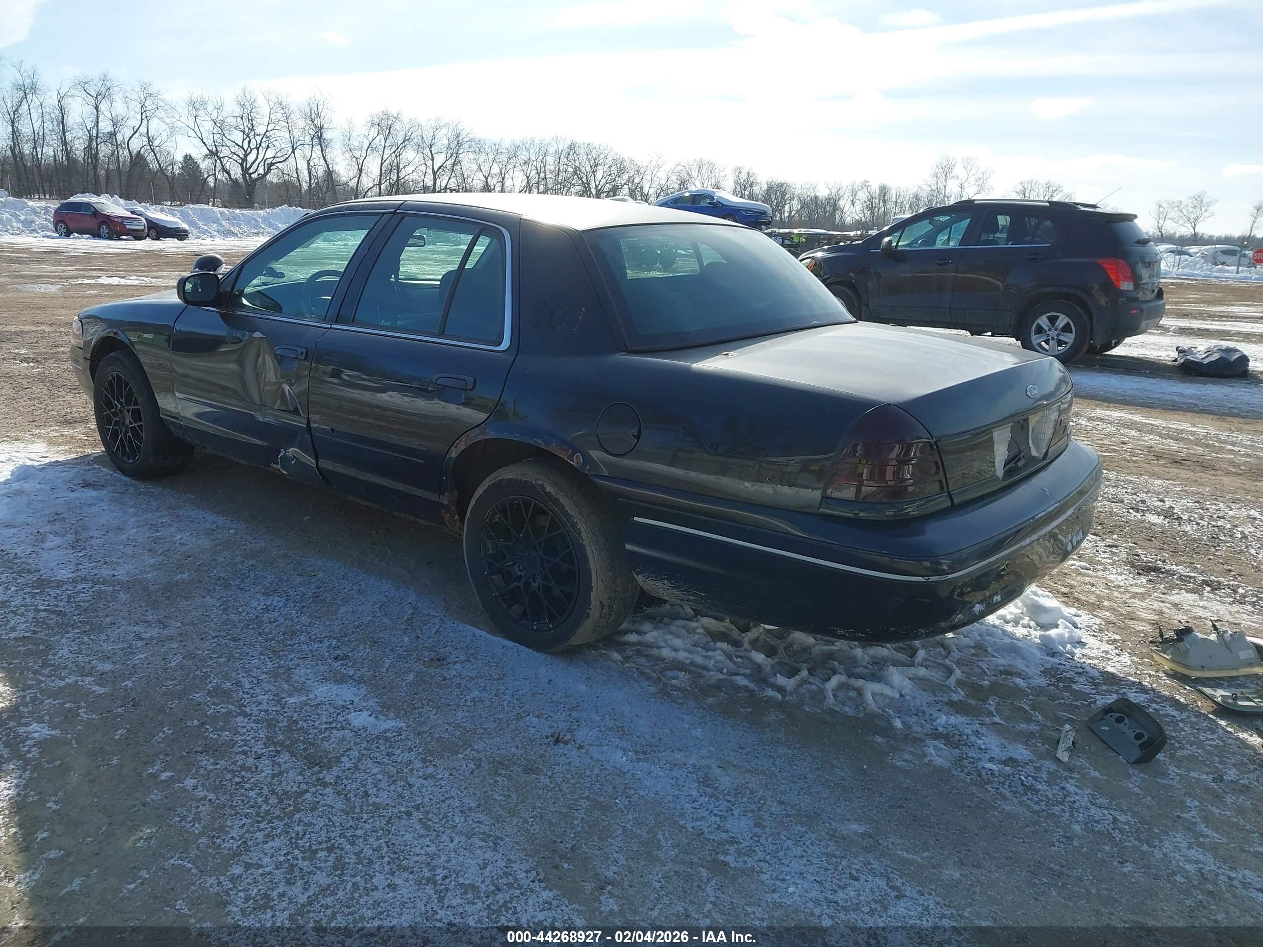 FORD CROWN image 3