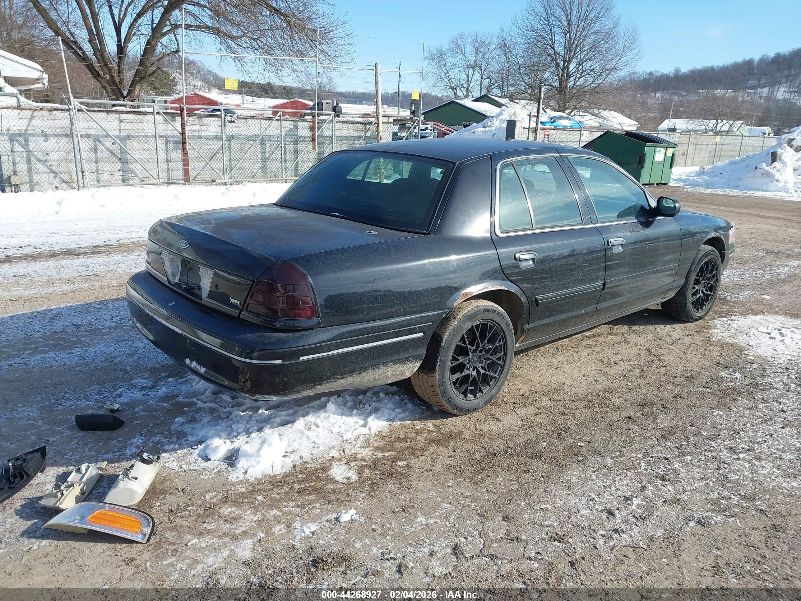 FORD CROWN image 4