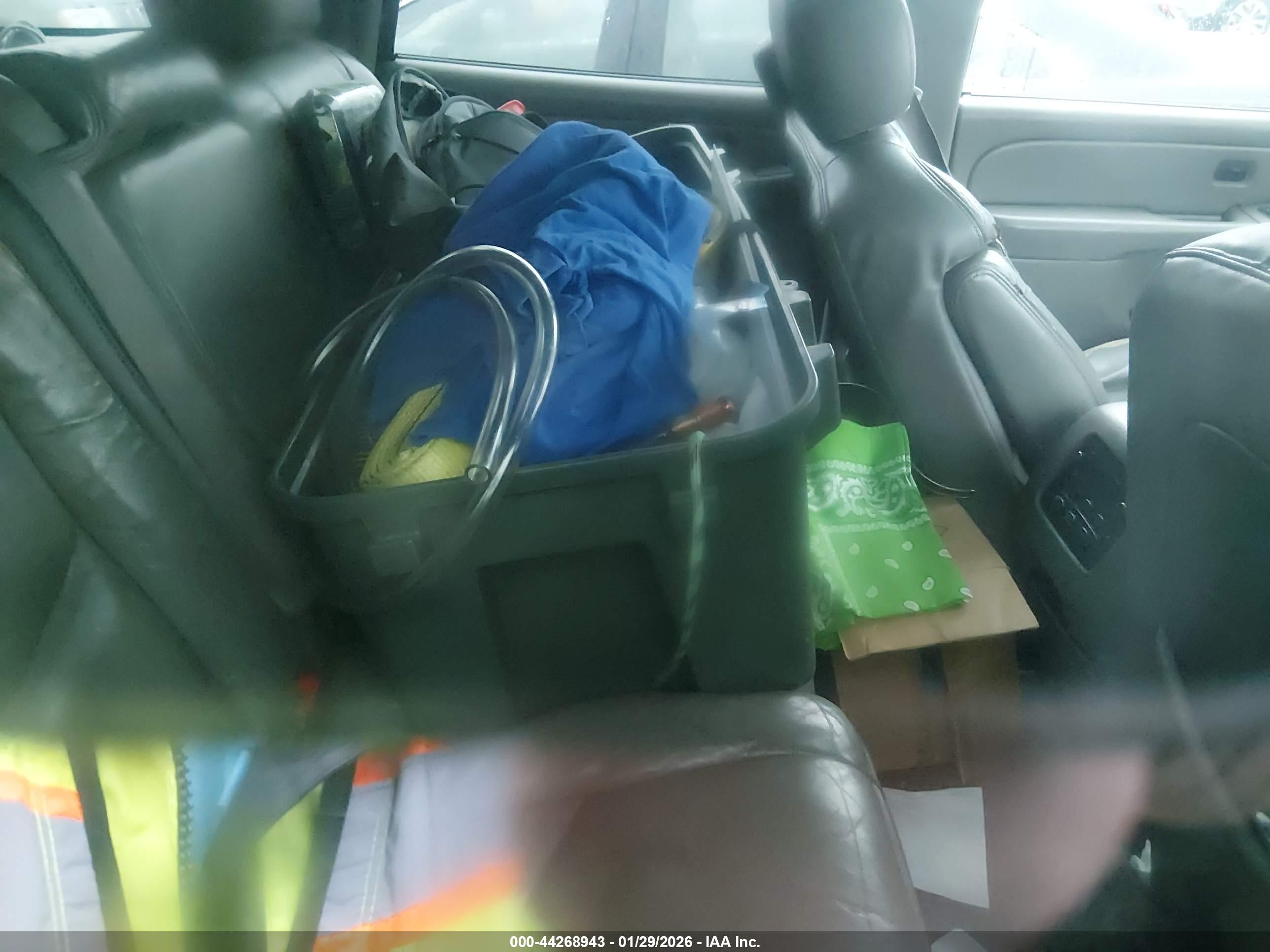 GMC YUKON image 8