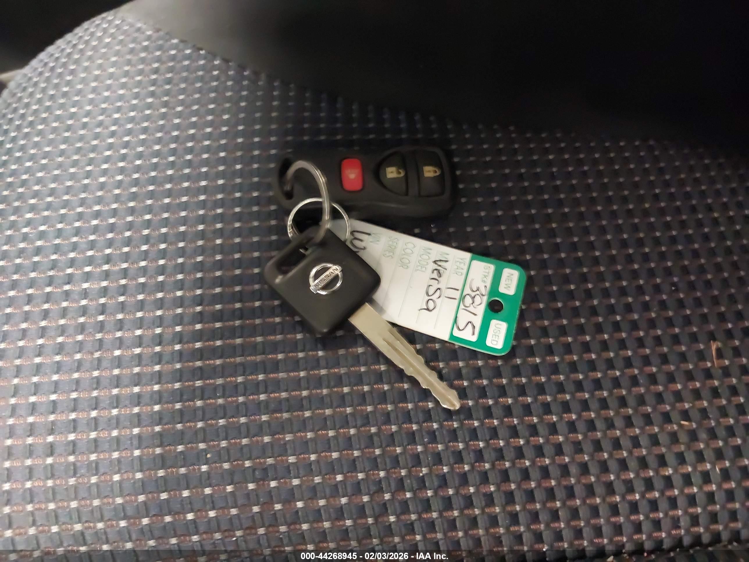 NISSAN VERSA image 11
