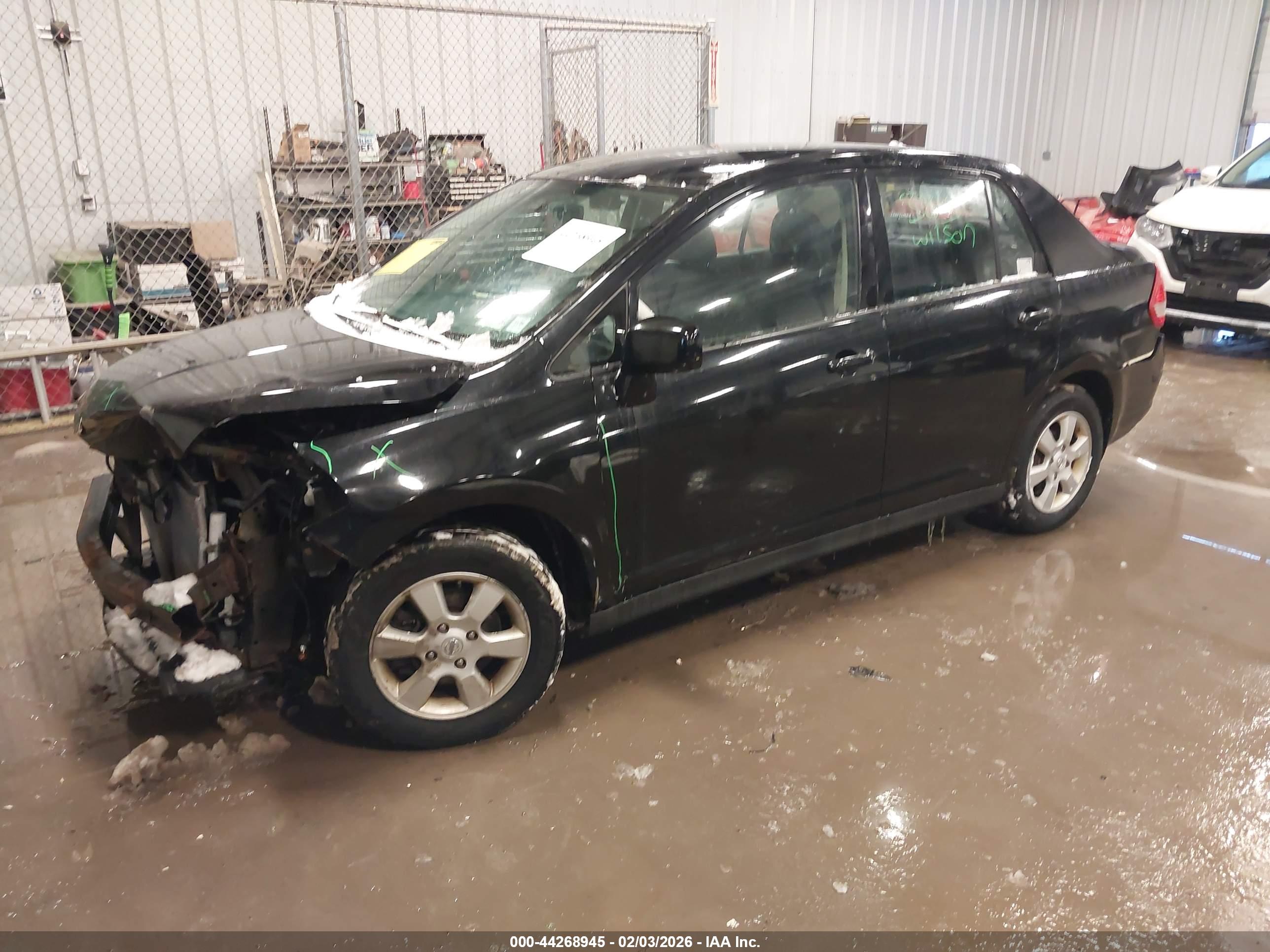 NISSAN VERSA image 2