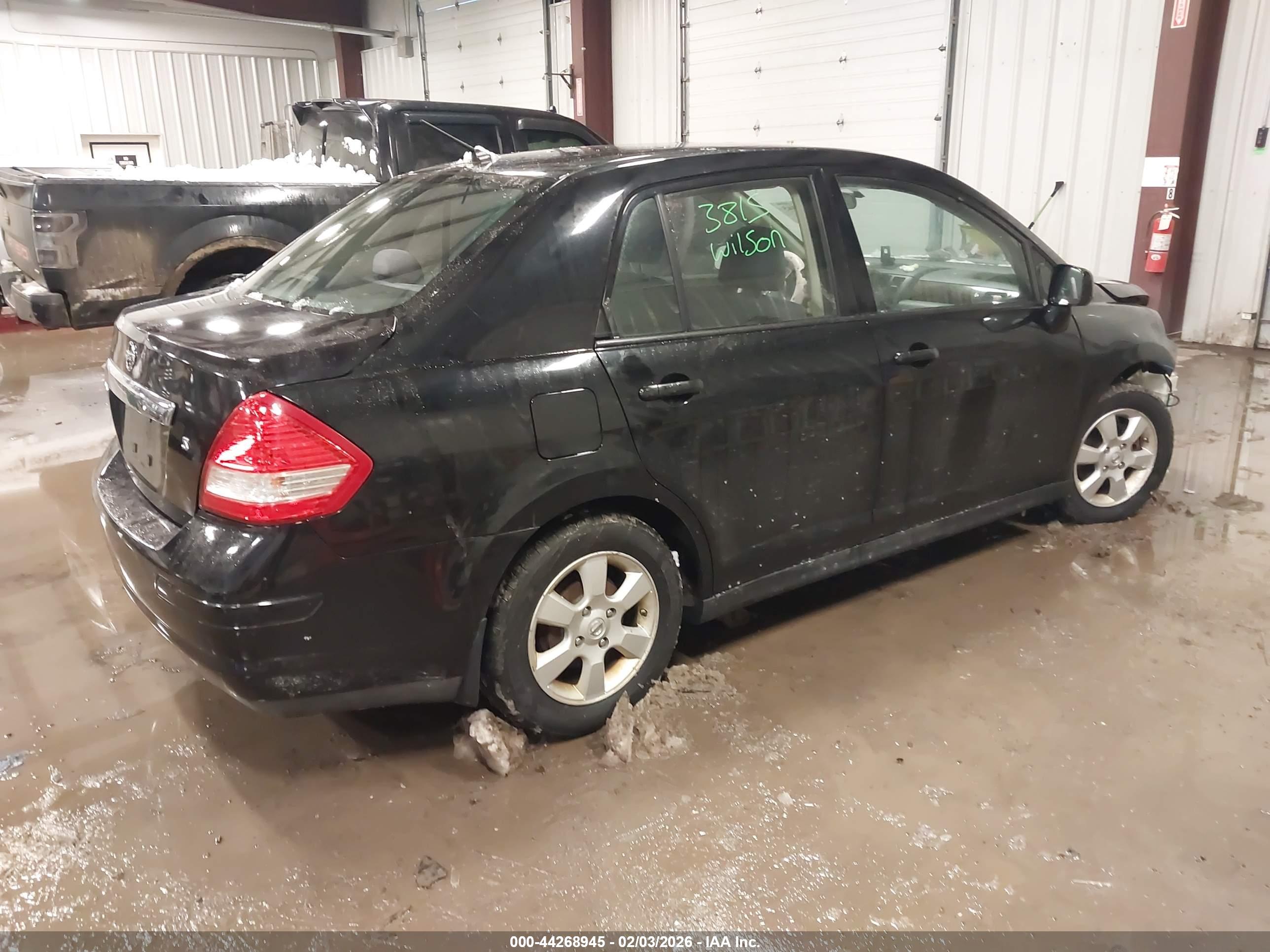 NISSAN VERSA image 4