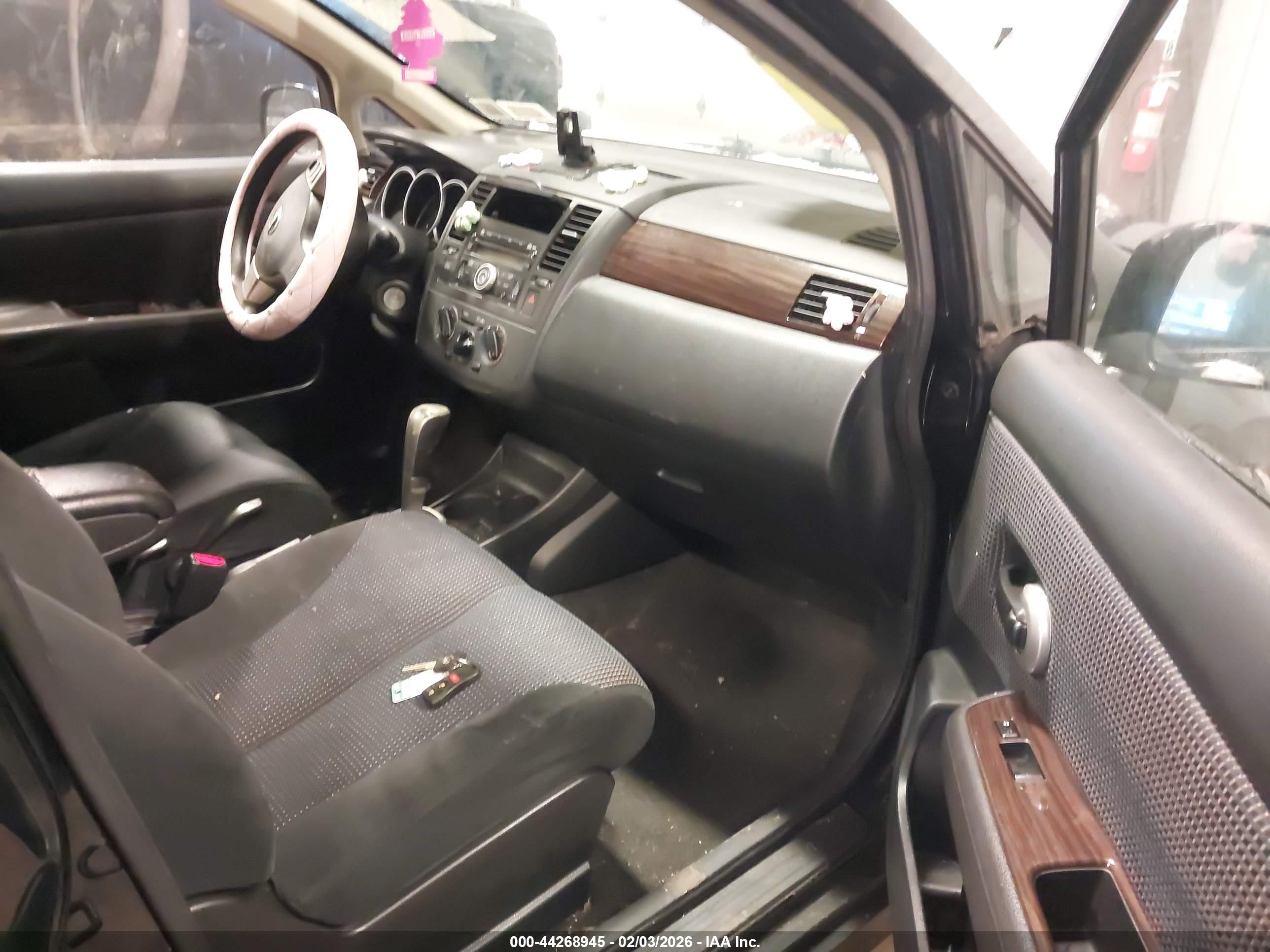 NISSAN VERSA image 5
