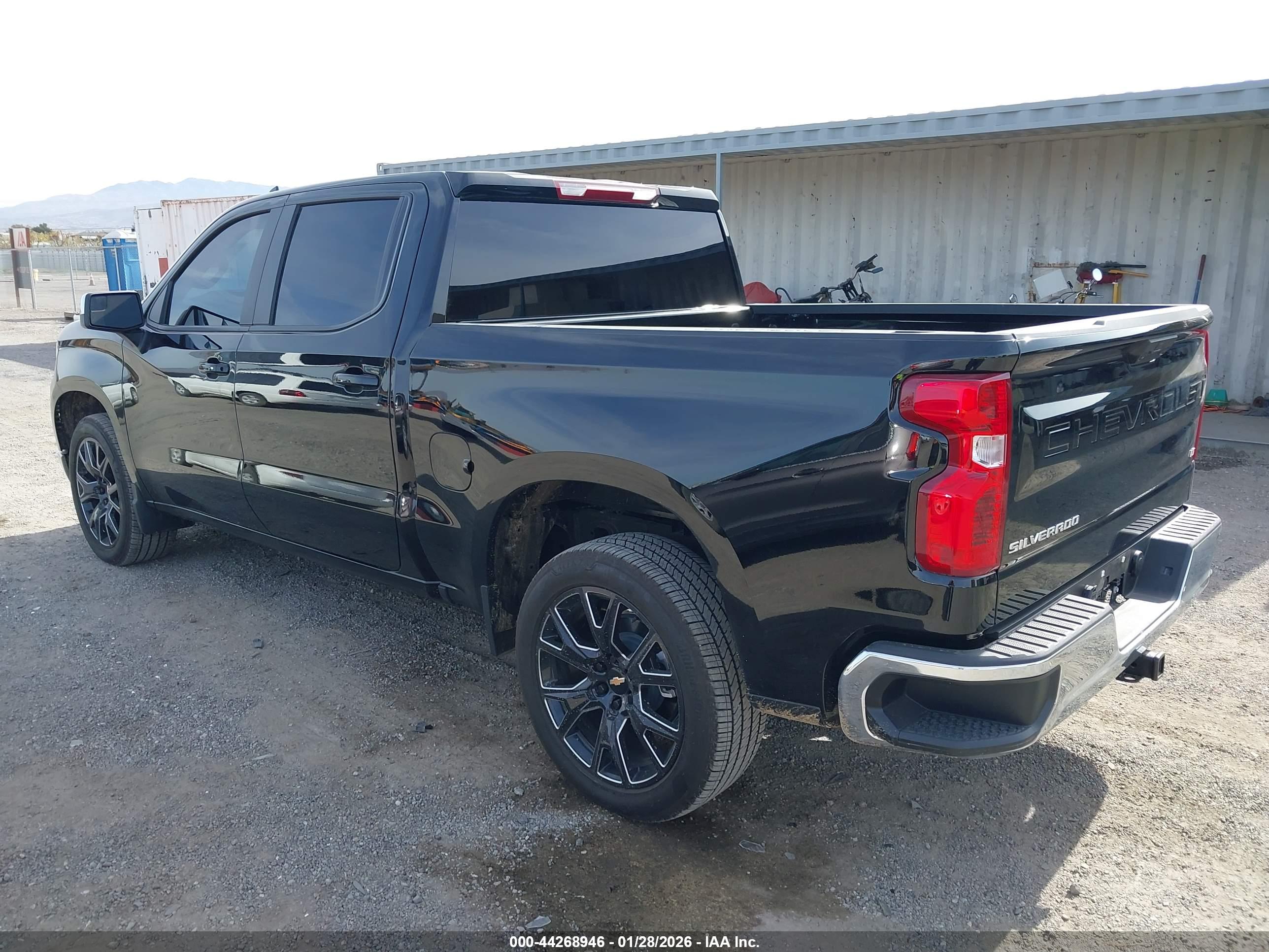CHEVROLET SILVERADO image 3